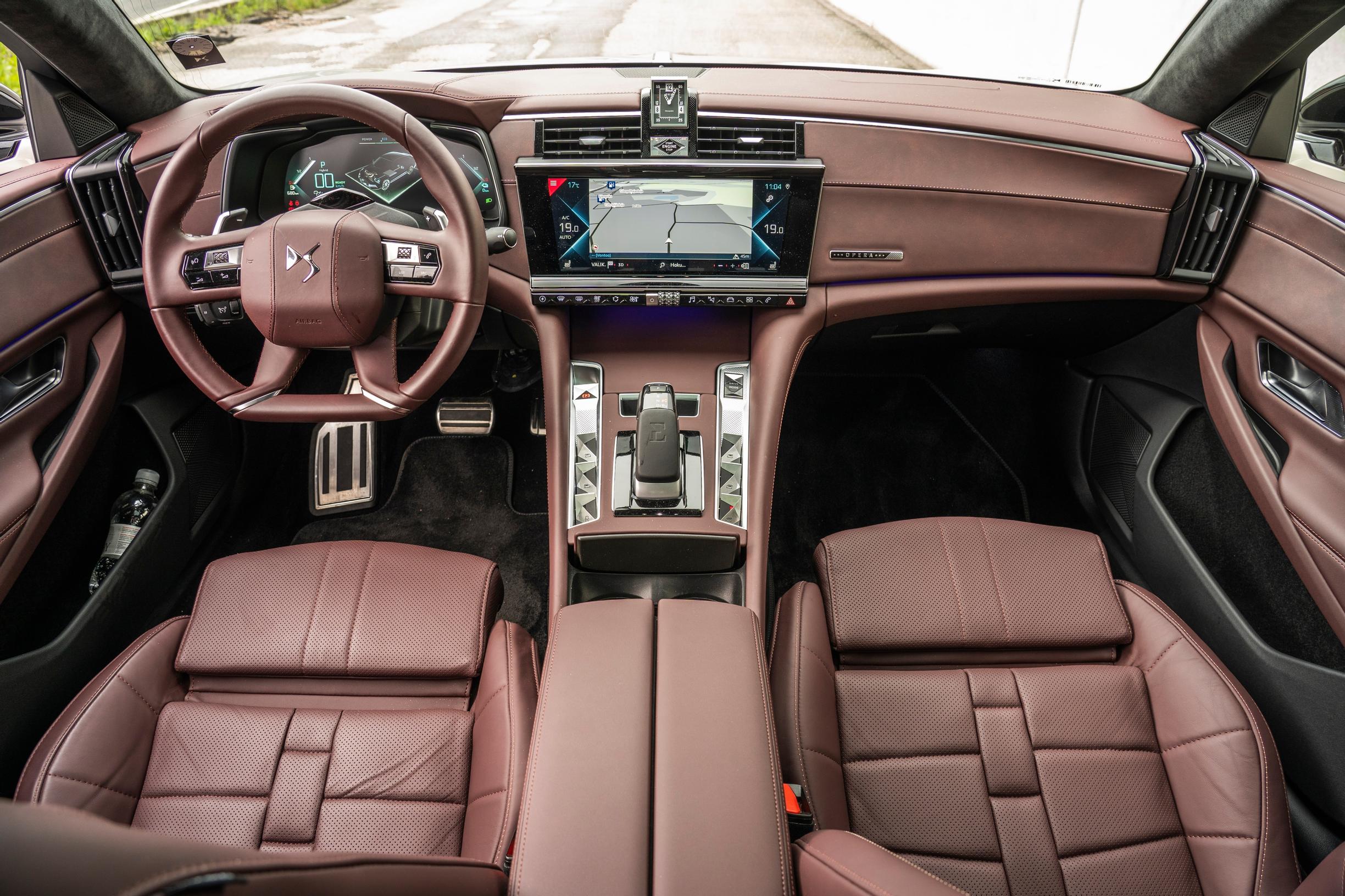 DS9 E-Tense 360 4x4 Plug-in Hybrid ohjaamo