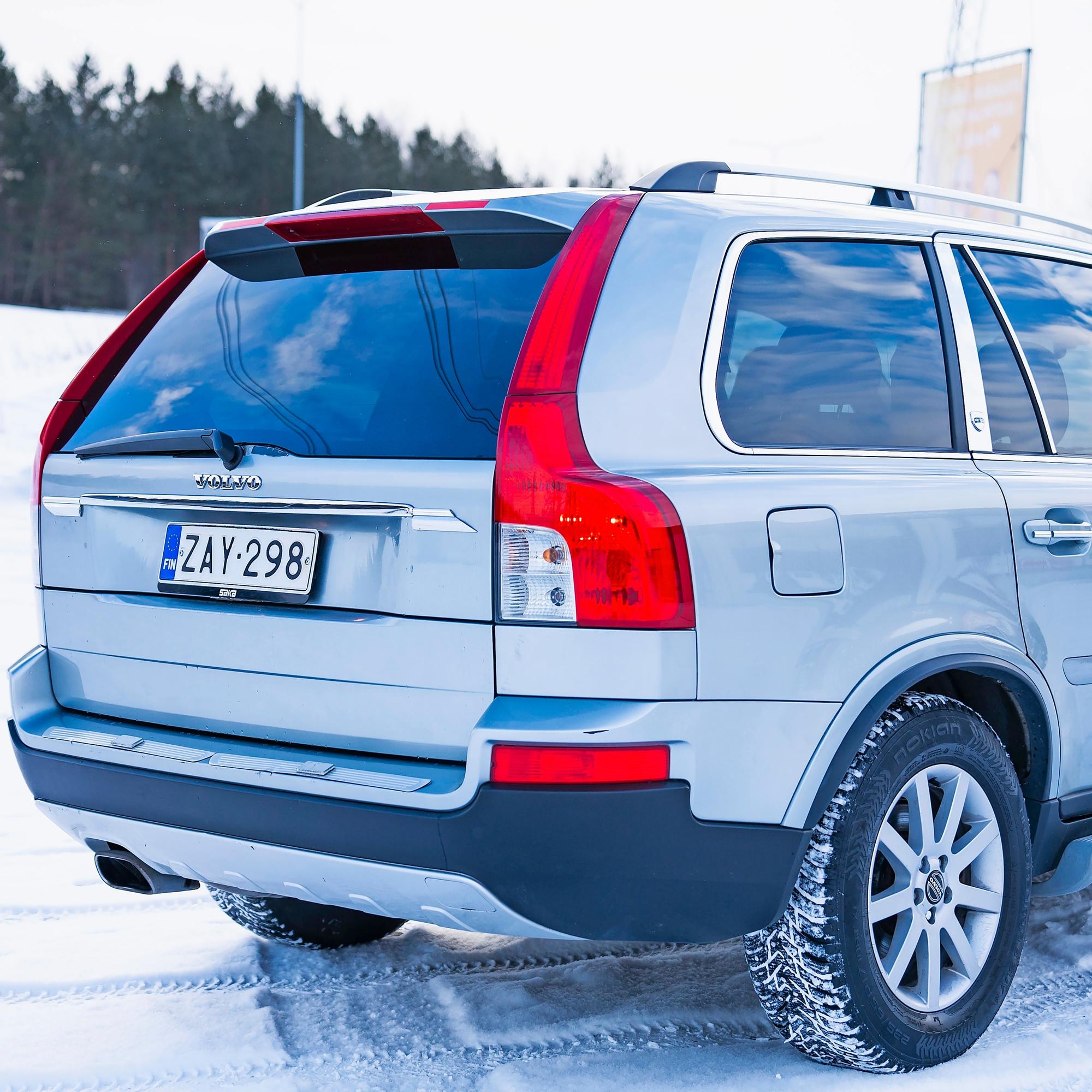 Volvo XC90 vm. 2007 – Mopoauton hinnalla irtoaa nyt iso vanhan liiton nelivetoinen diesel