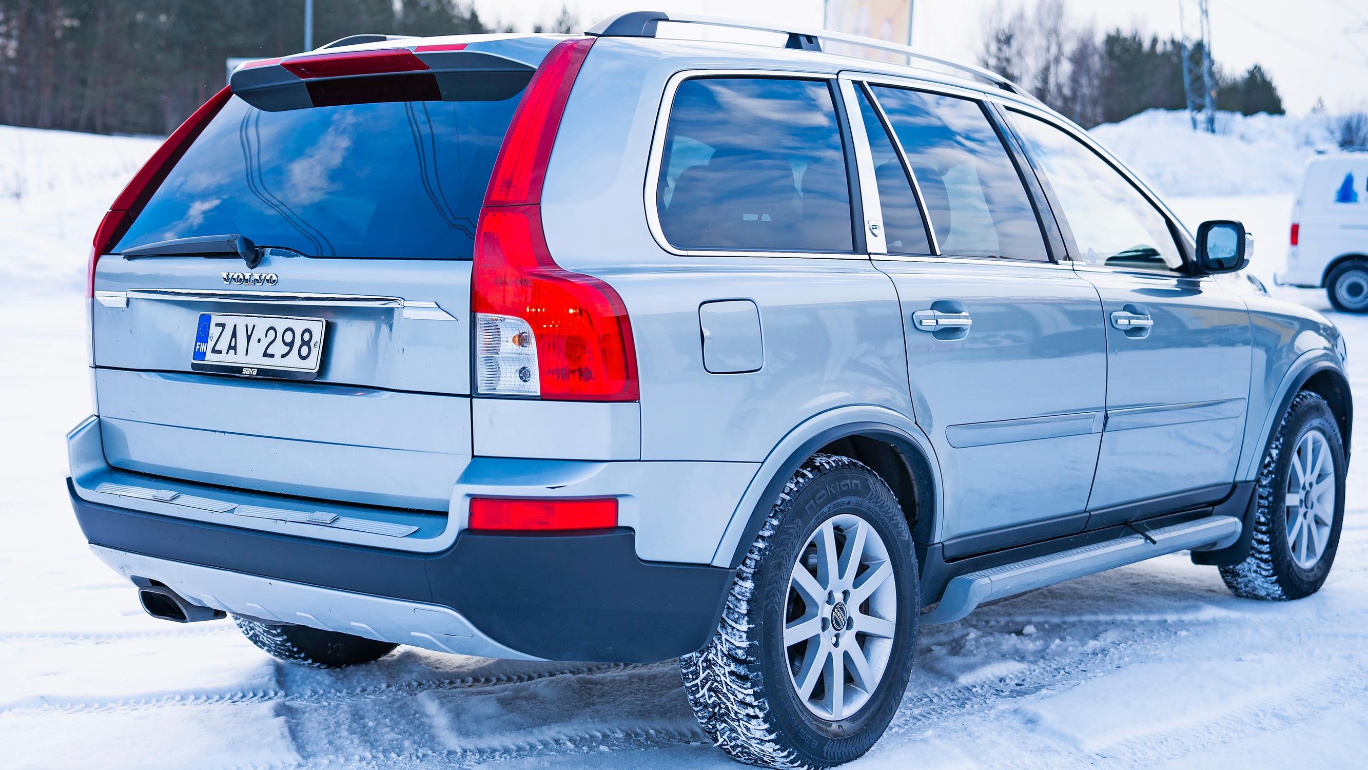 Volvo XC90 vm. 2007 – Mopoauton hinnalla irtoaa nyt iso vanhan liiton nelivetoinen diesel