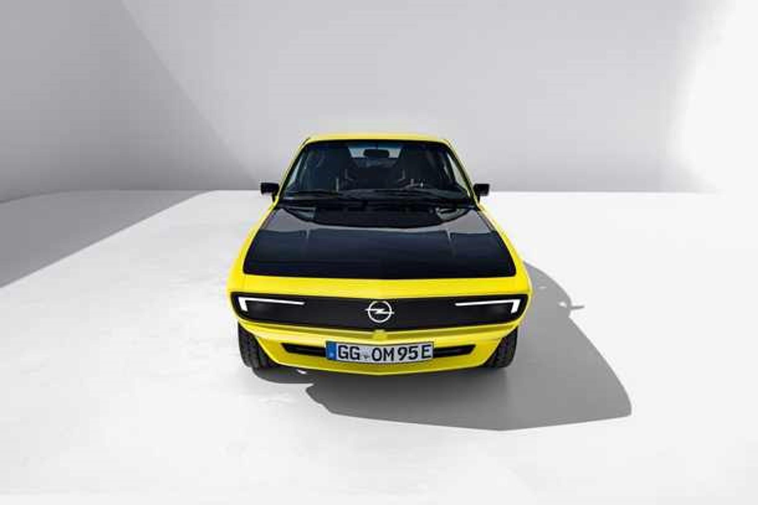 Varsinainen retropläjäys - Opel Manta tekee paluun täyssähköisenä