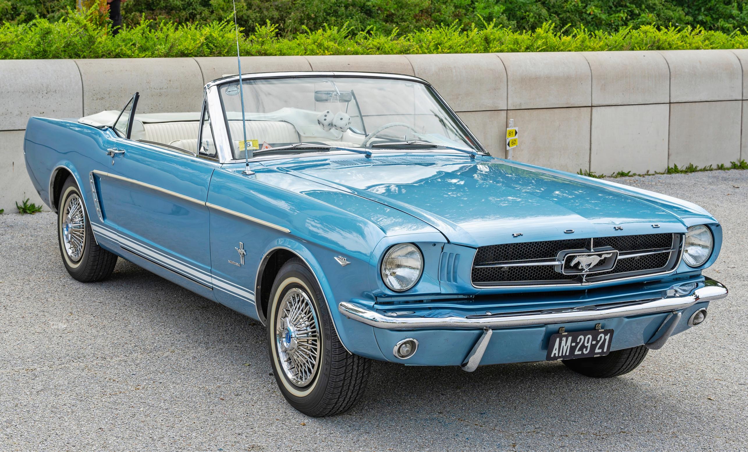 FORD MUSTANG. Originaalikunnossa oleva Musse on aina ilo silmälle.