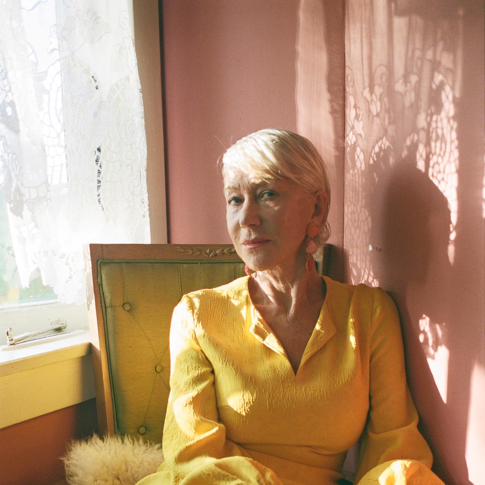 Helen Mirren: "Jos voisin, palaisin 1960-luvun puoliväliin ja sanoisin suorat sanat"