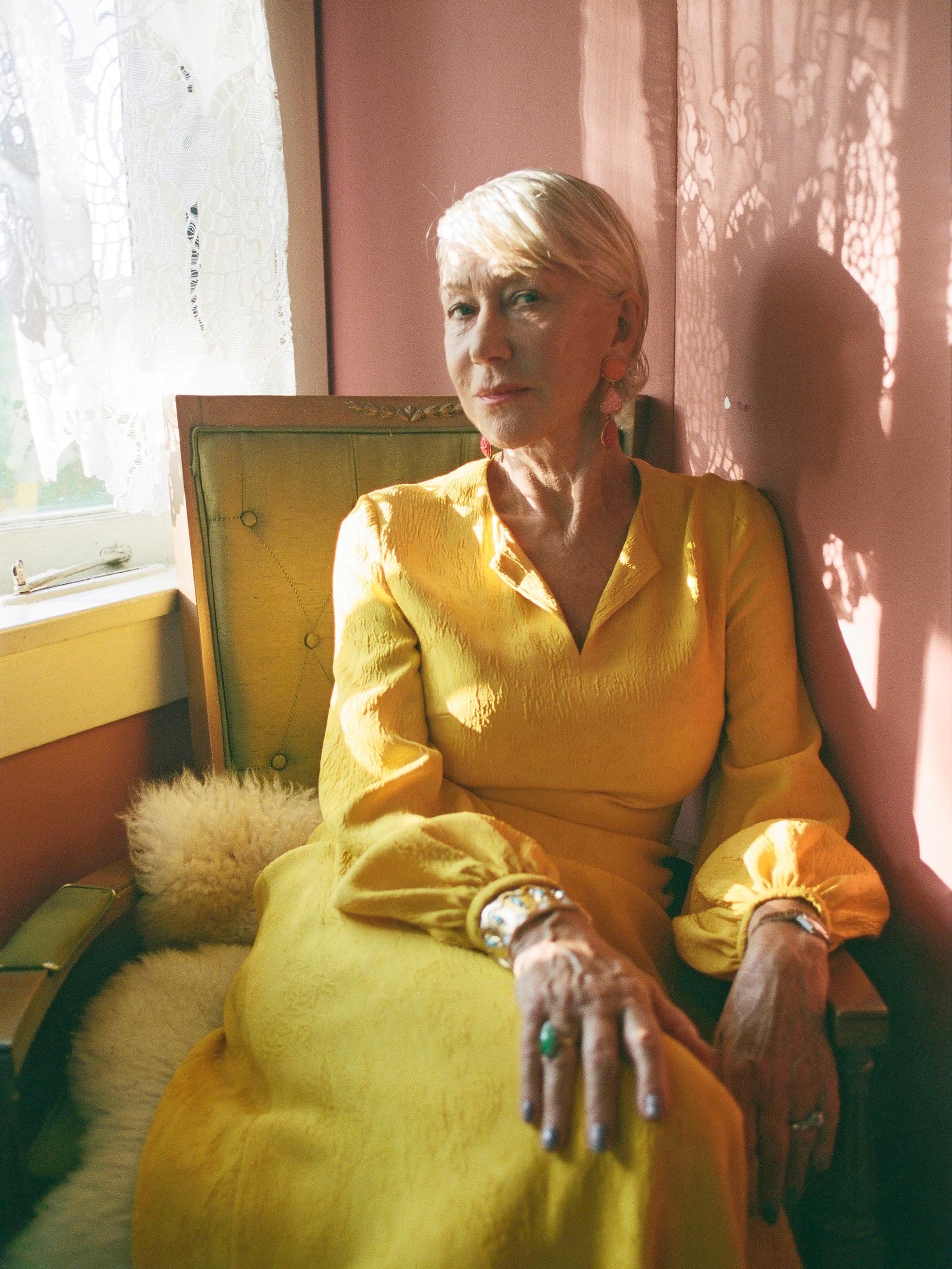 Helen Mirren: "Jos voisin, palaisin 1960-luvun puoliväliin ja sanoisin suorat sanat"