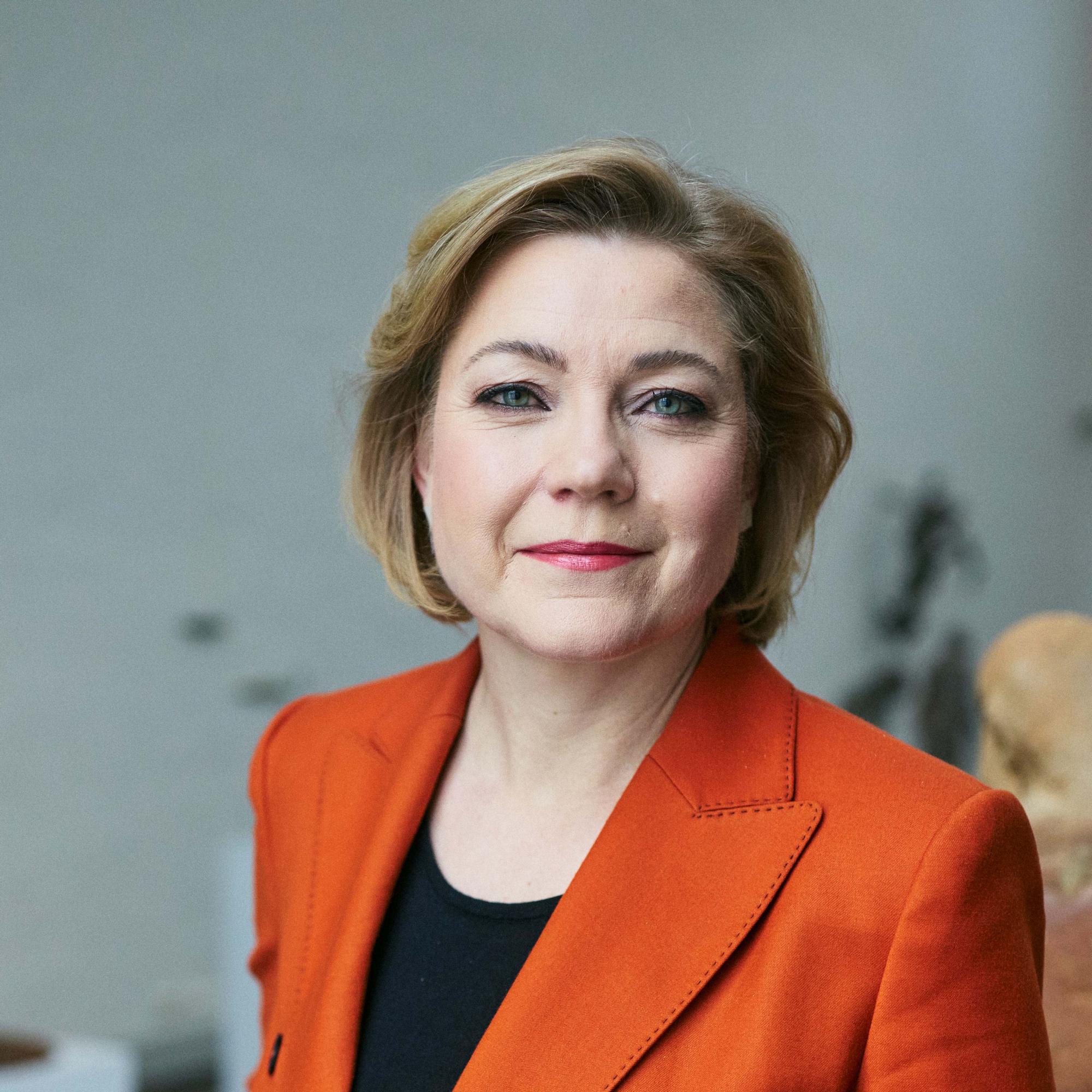 Henna Virkkunen hyppäsi helikopterista ja loukkaantui – Se on jättänyt jäljet: ”Näytän entistäkin jäykemmältä”