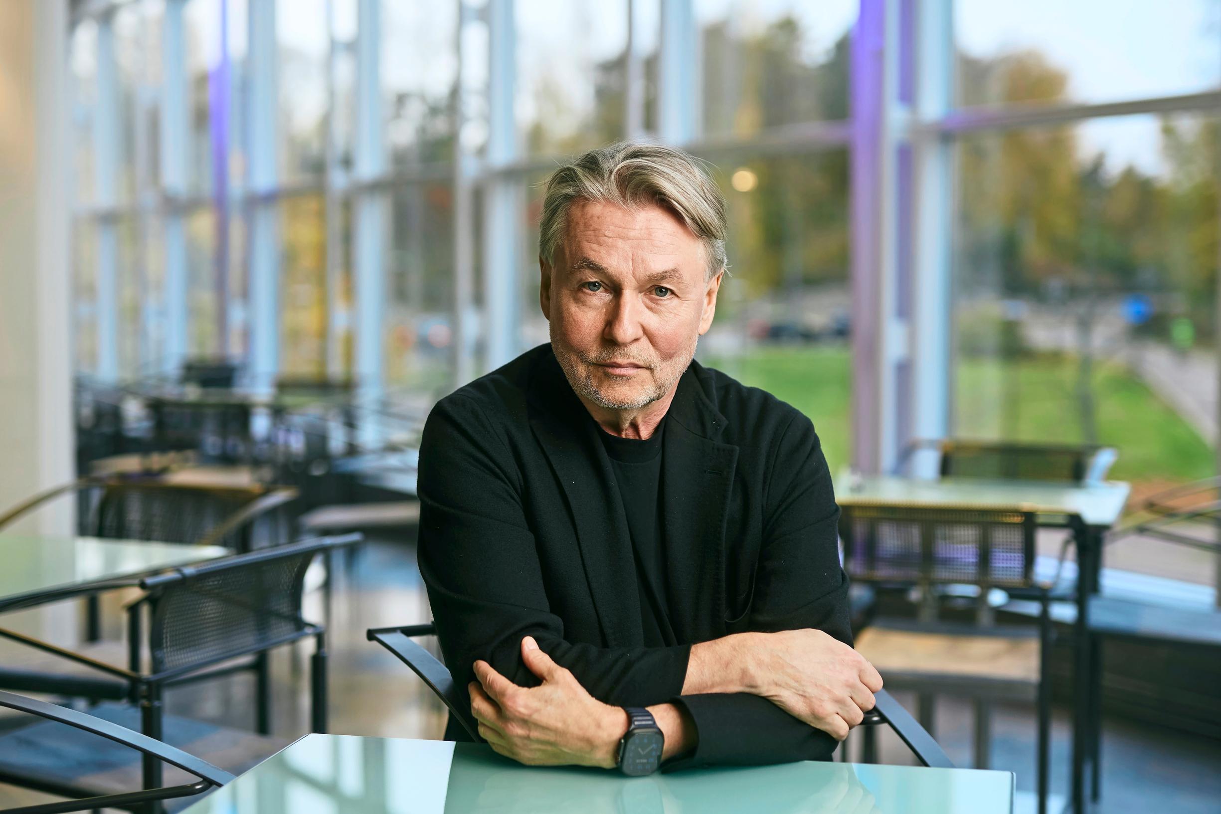 Esa-Pekka Salonen: ”Mä en koskaan lähtenyt Suomesta henkseleitä paukutellen - että nyt mä lähden ja pitäkää tunkkinne!”