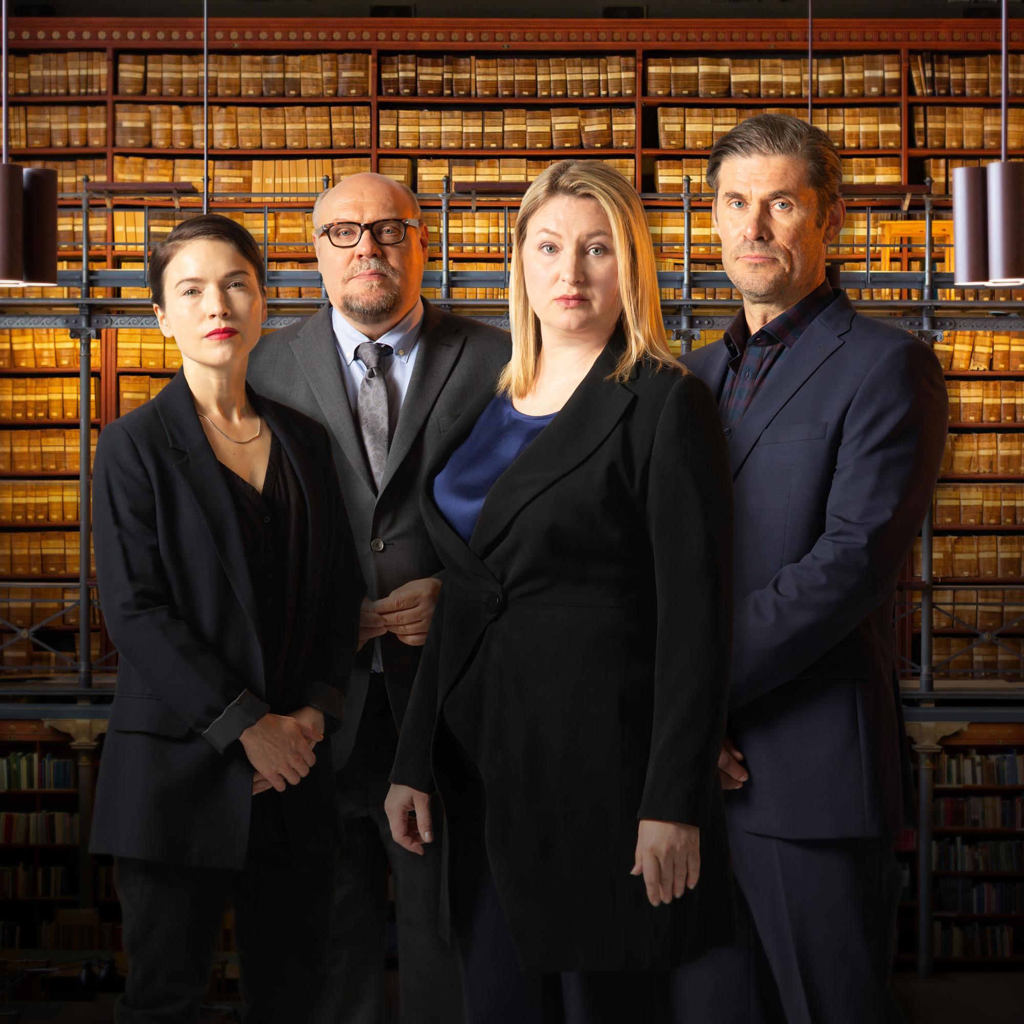 Dosentit Kansallisteatterissa – Juha Jokelan uutuus kiteyttää ajankuvan