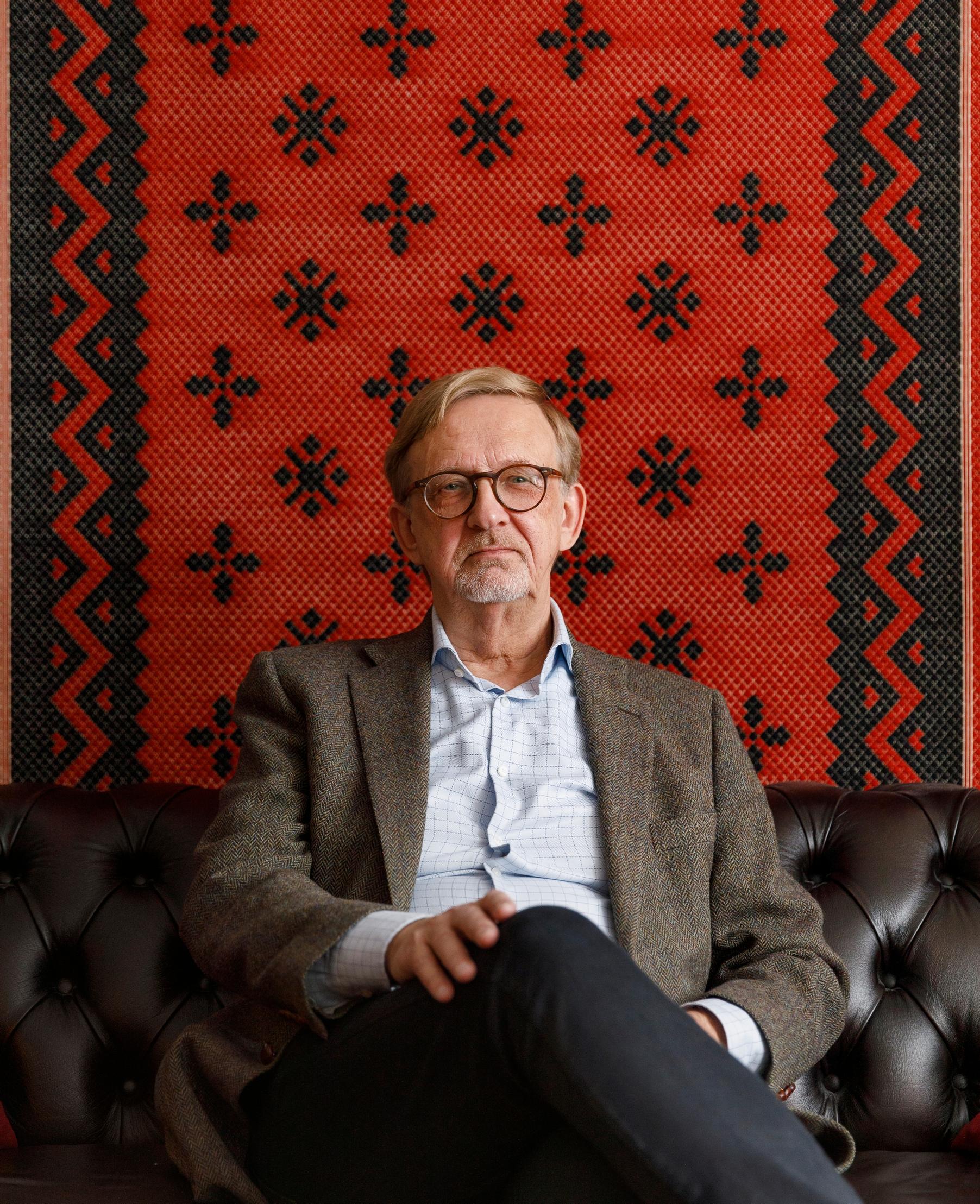 Professori Ilkka Ruostetsaari.