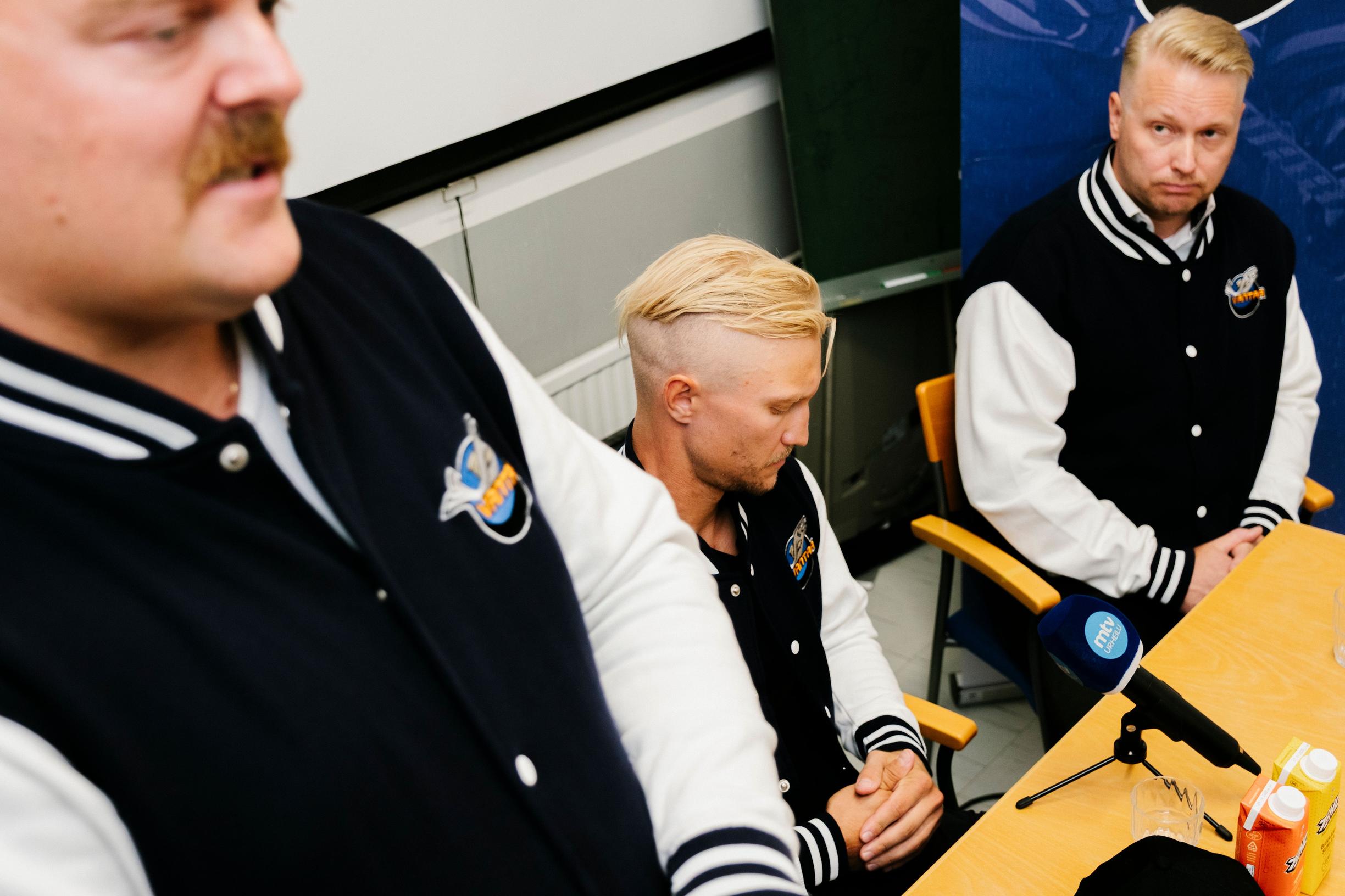 Teemu Pulkkinen oli rehellinen, mutta mediatilaisuudessa tehtiin yksi paha munaus – "Ei voi olla puoliksi avoin"