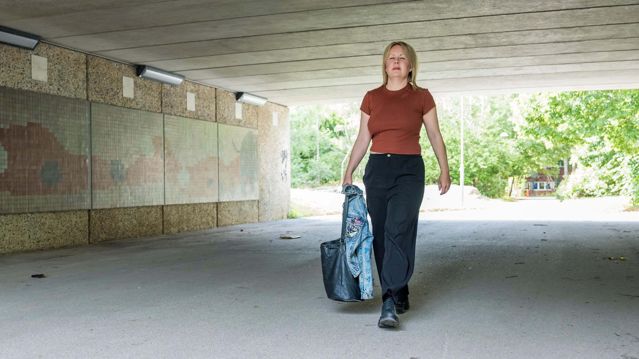 Ruotsinsuomalainen Lina Puranen on nähnyt, miten suomalaisuudesta on tullut siistiä Ruotsissa – ”Emme me tarvitse ruotsalaisten hyväksyntää”