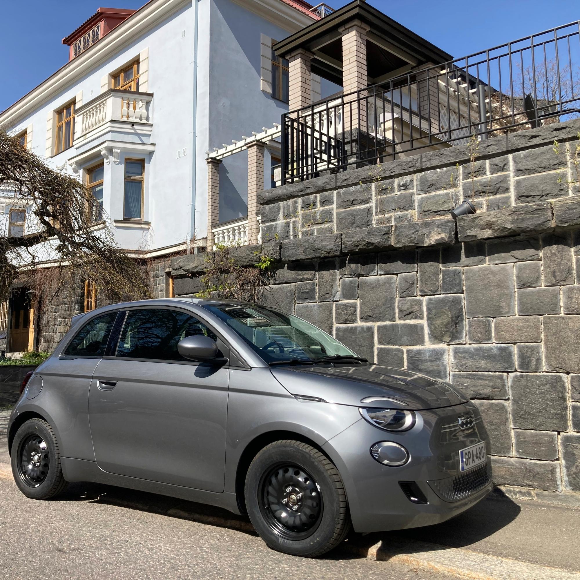Kuuden kuukauden käyttötestissä Fiat 500E – Kaupunkimenopeli, jolla ei paljon Lappiin ajella