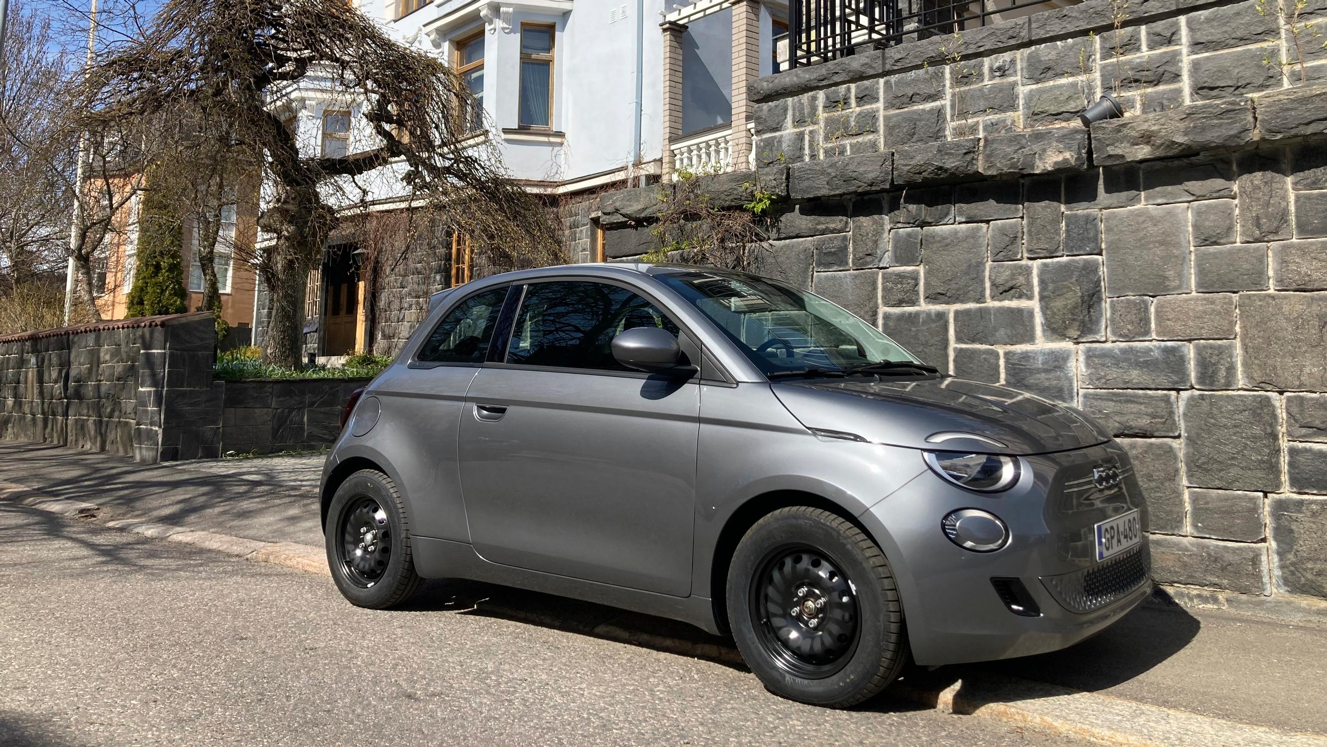 Kuuden kuukauden käyttötestissä Fiat 500E – Kaupunkimenopeli, jolla ei paljon Lappiin ajella