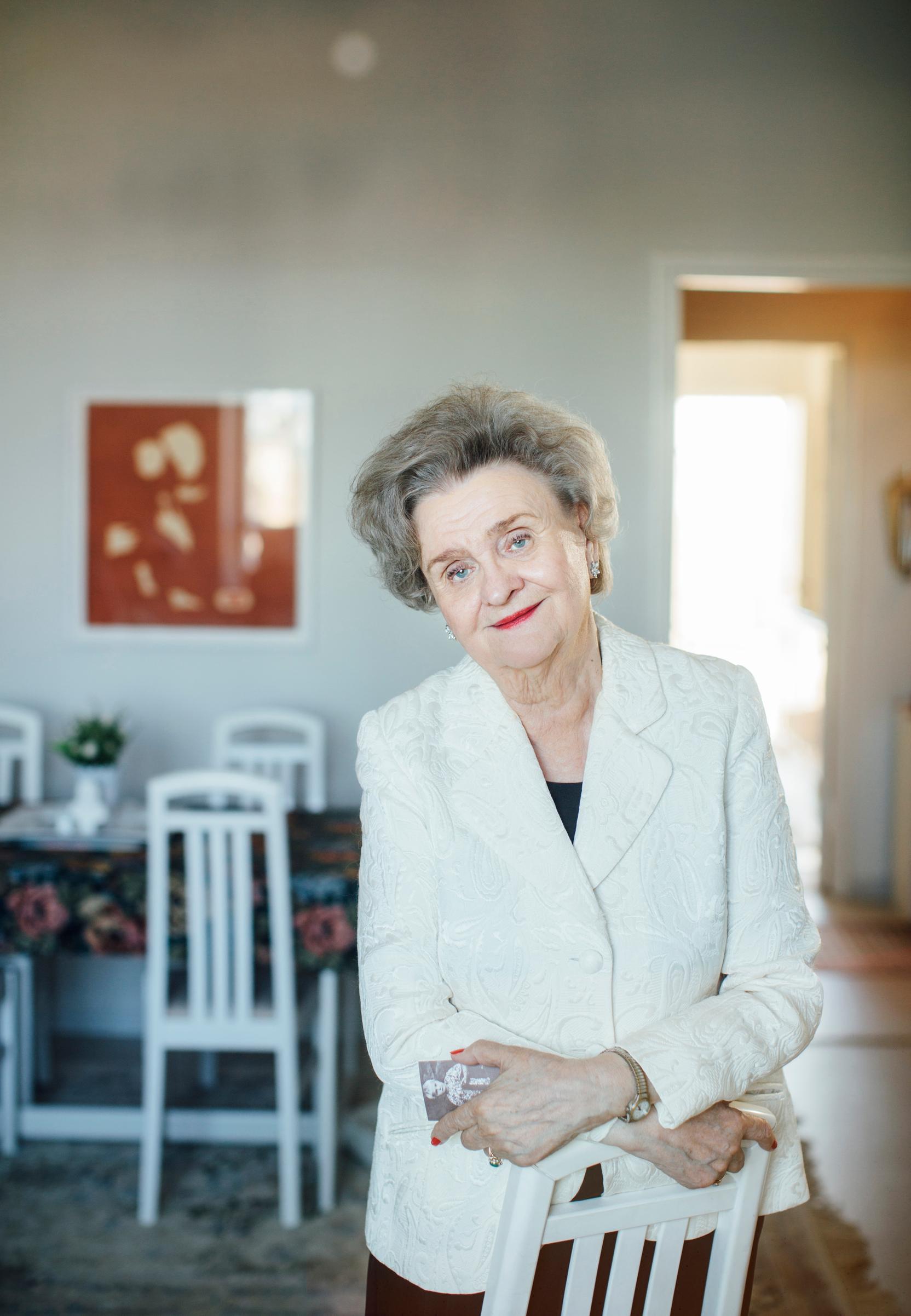 Kirjailija Laila Hirvisaari 1938–2021: "Sotaorpous vaikutti kohtalooni"