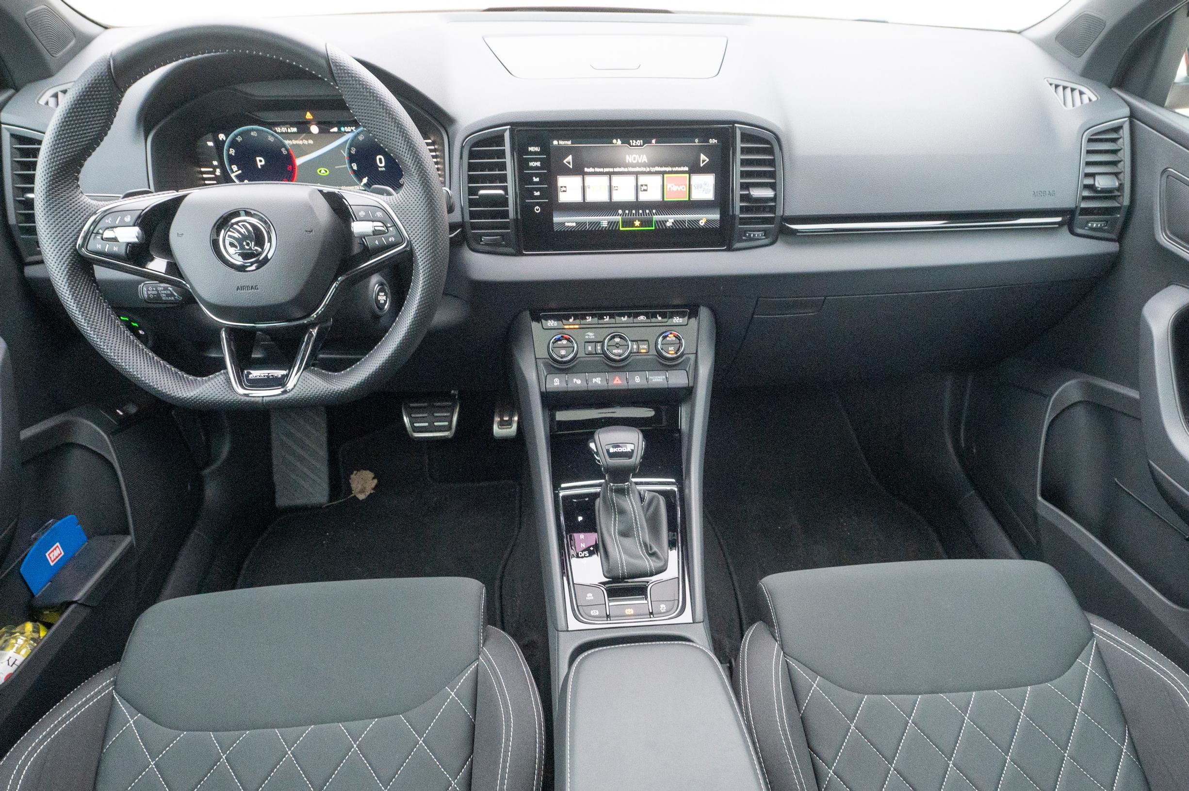 Skoda Karoq 1.5 TSI SportLine DSG kojelauta