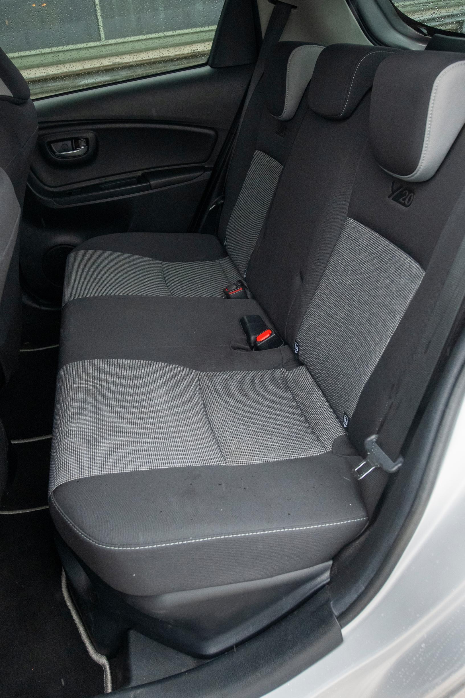 Toyota Yaris vm. 2019 1.5 Hybrid Y20 Edition takapenkki