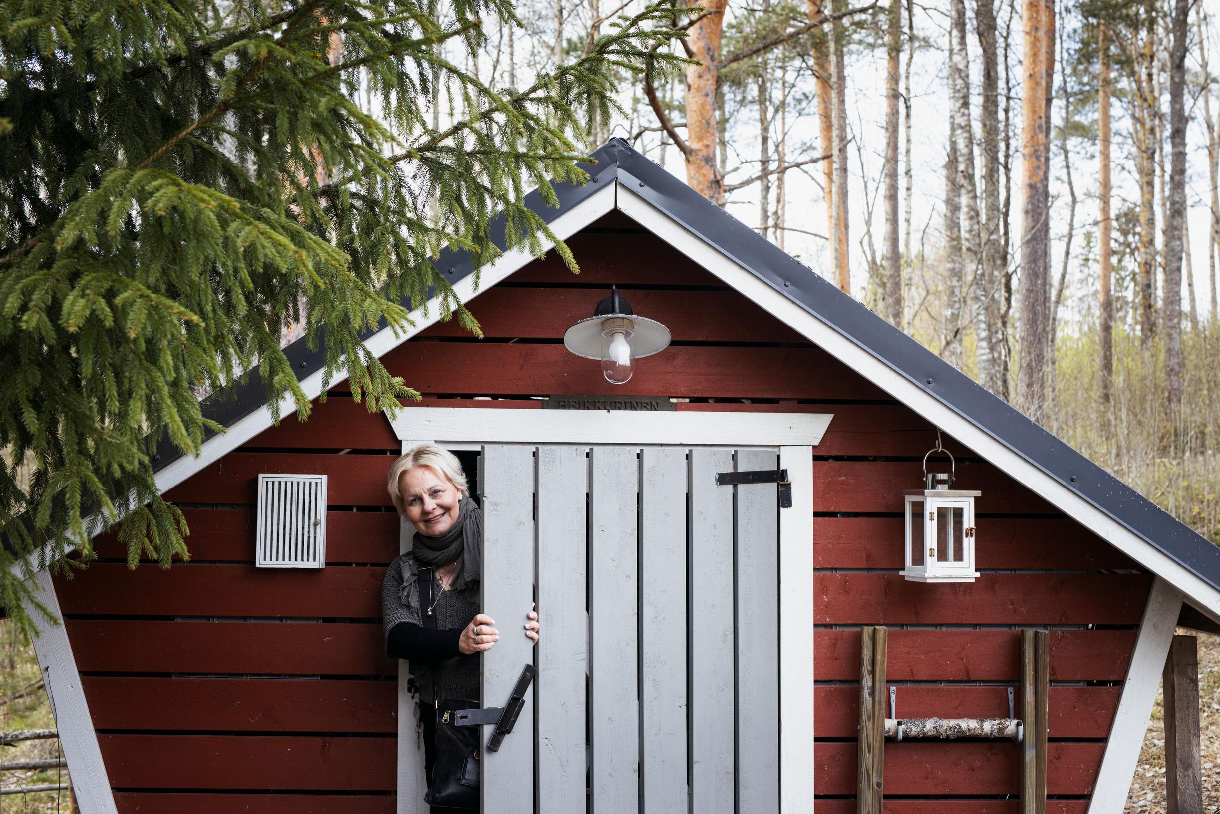 Kun puoliso kuoli, kaikki yhdessä luotu menetti merkityksensä. Pia halusi ensin luopua mökistään Vuolenkoskella, mutta nyt hän on onnellinen, että molemmat mökit ovat yhä tallella, vaikka niissä on työtä.