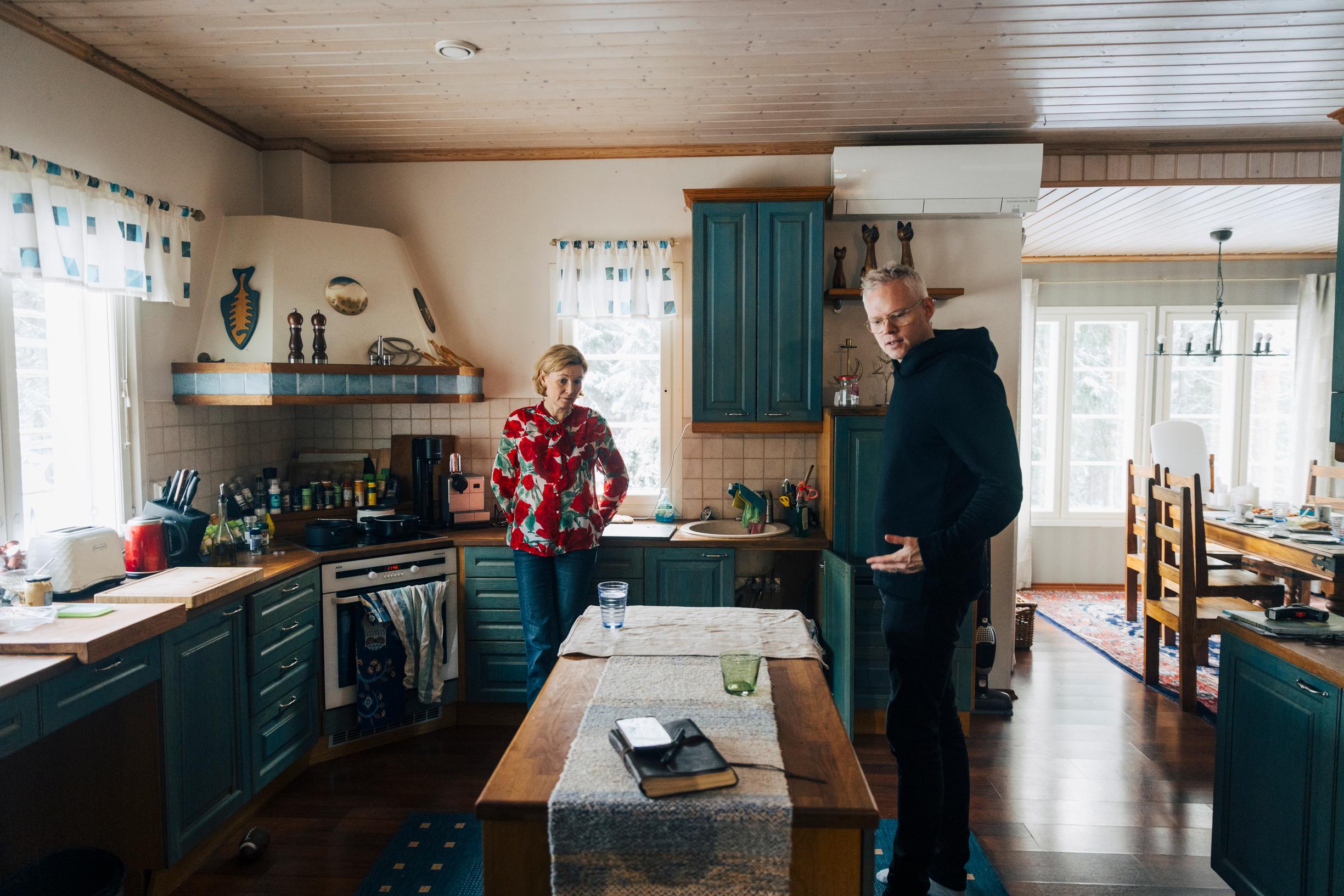 Keittiössä lajitellaan enin osa Mari Pantsarin kodin jätteistä.