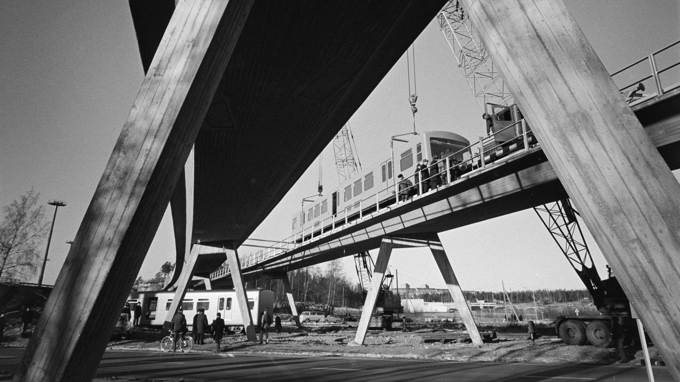50 vuotta sitten: Metron testijuna nostettiin raiteille Helsingissä – Homma ei mennyt kuin Strömsössä 