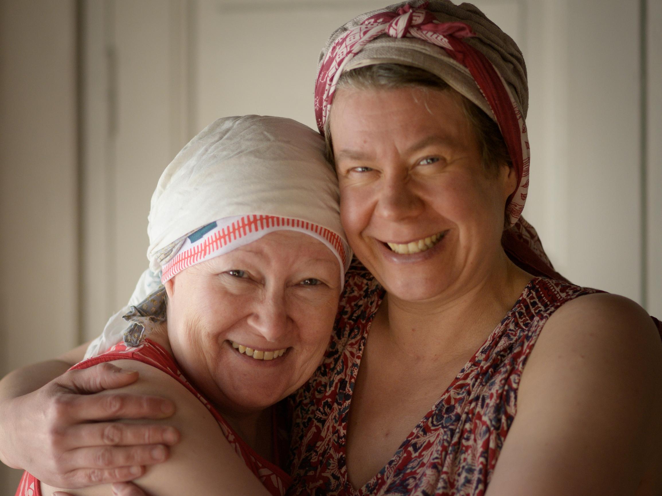 Saunamummut Kirsti Vikki ja Salla Pyykkönen vievät ihmiset saunamatkalle isoäitien aikaan