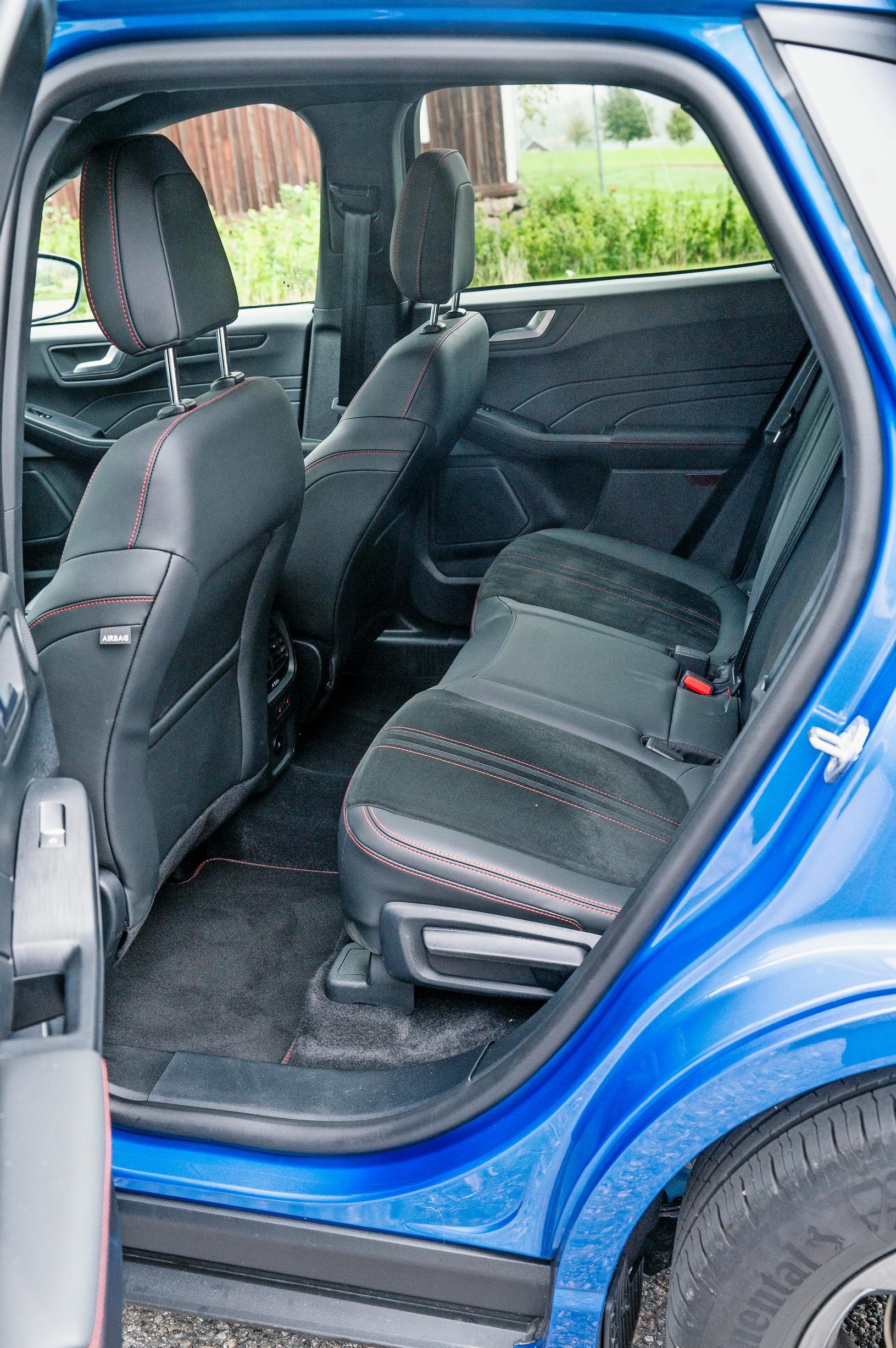 Ford Kugan takapenkin tiikereille riittää tilaa.