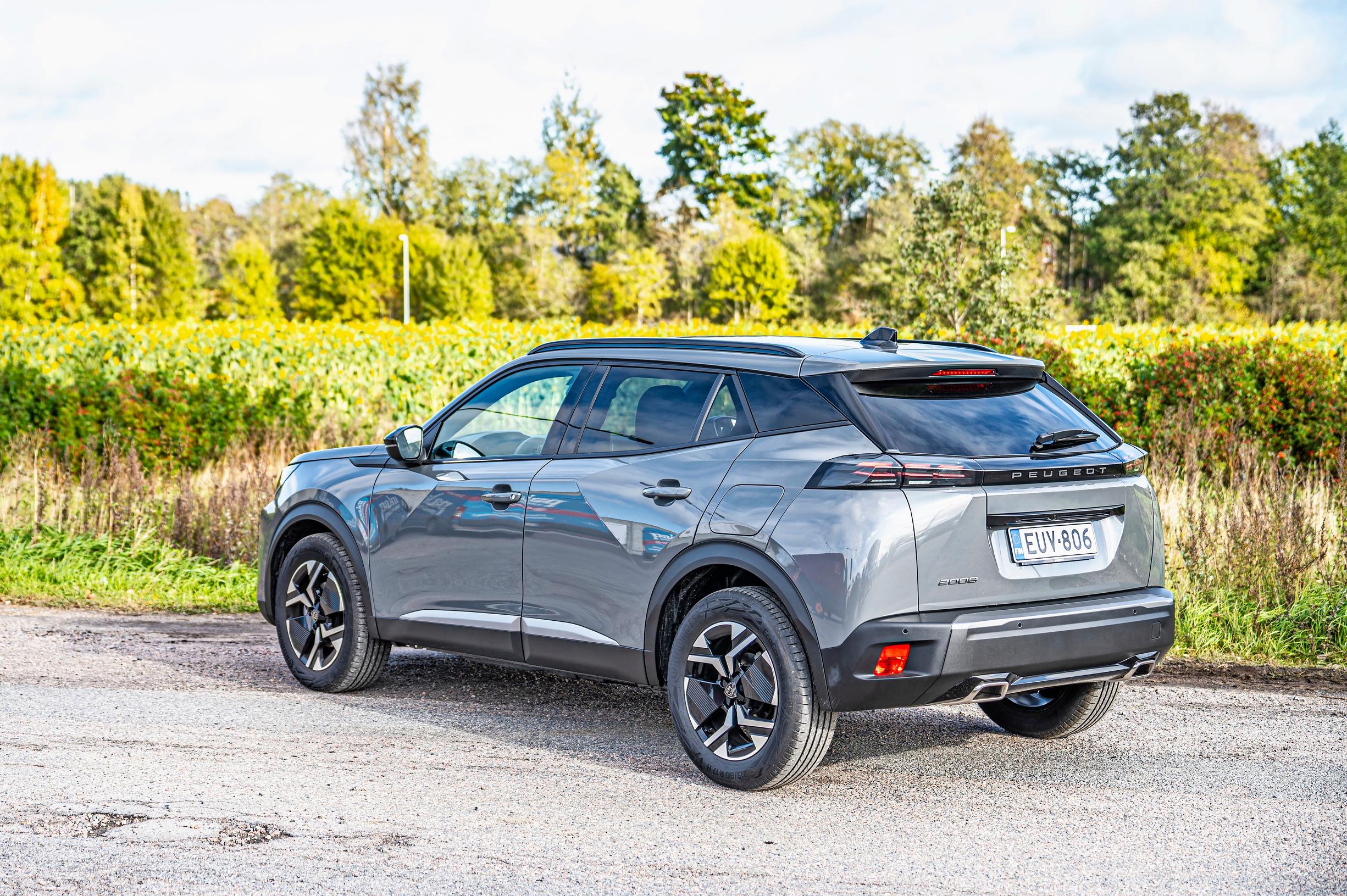 Peugeot 2008 – Vakuuttava ja yksinkertainen työjuhta bensakoneella – Tarjolla myös hybridi- ja sähköversiot
