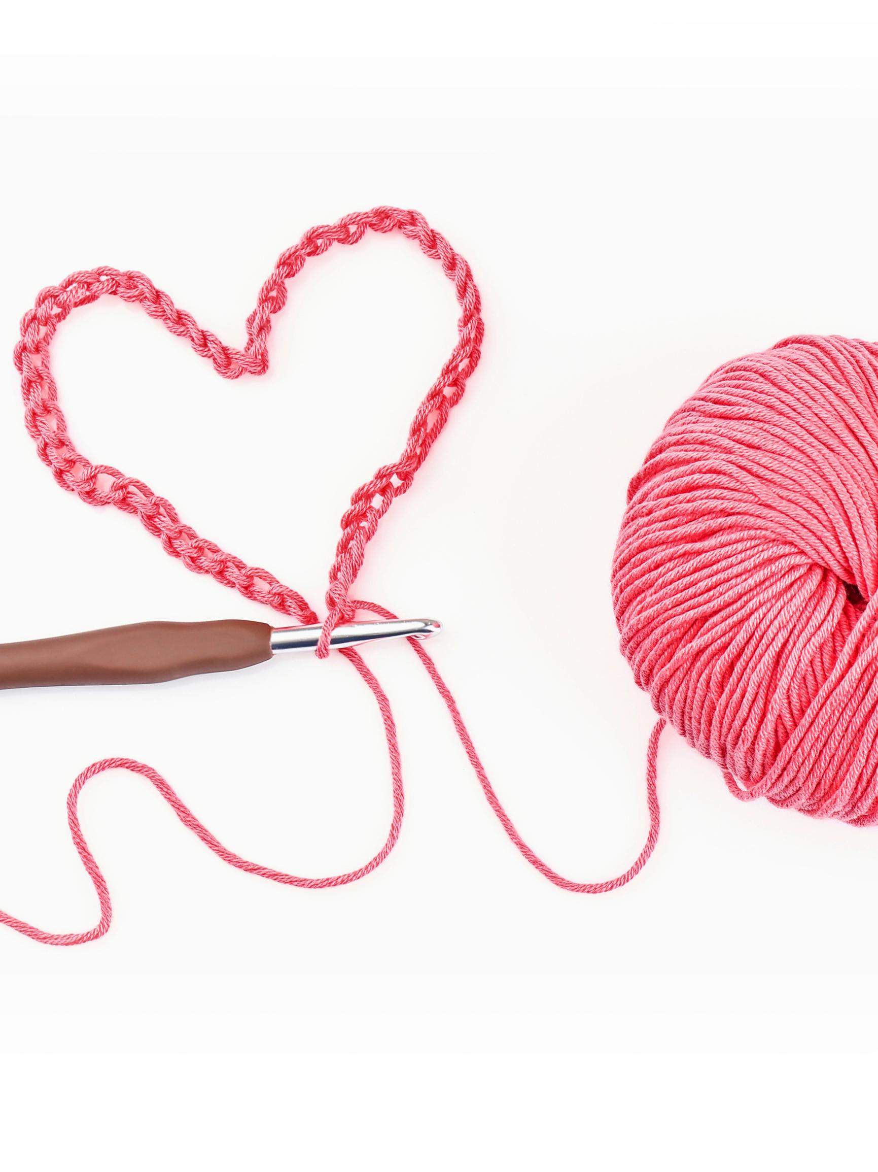 Sankasakset, avaajahatut ja sormituet – Kun käsien nivelrikko hankaloittaa arkea, on aika tarttua apuvälineisiin