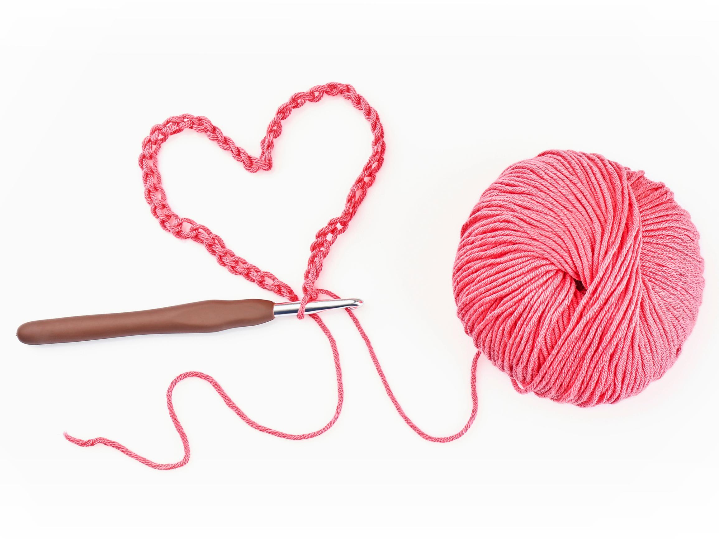 Sankasakset, avaajahatut ja sormituet – Kun käsien nivelrikko hankaloittaa arkea, on aika tarttua apuvälineisiin