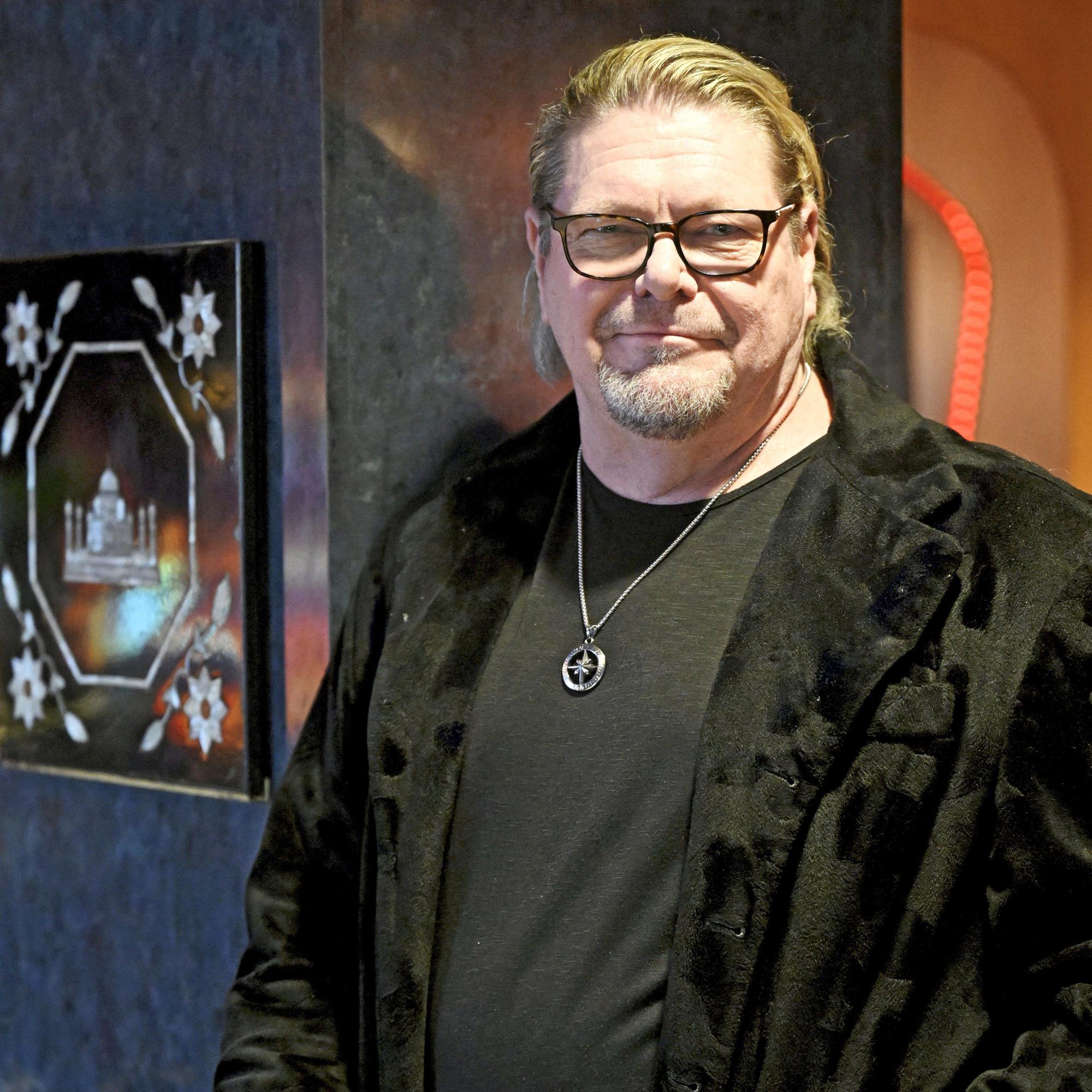 Henry Saari sai kipinän erotiikkaan, kun vanhempien motellissa oli miestenlehtiä – ”En kadu mitään”