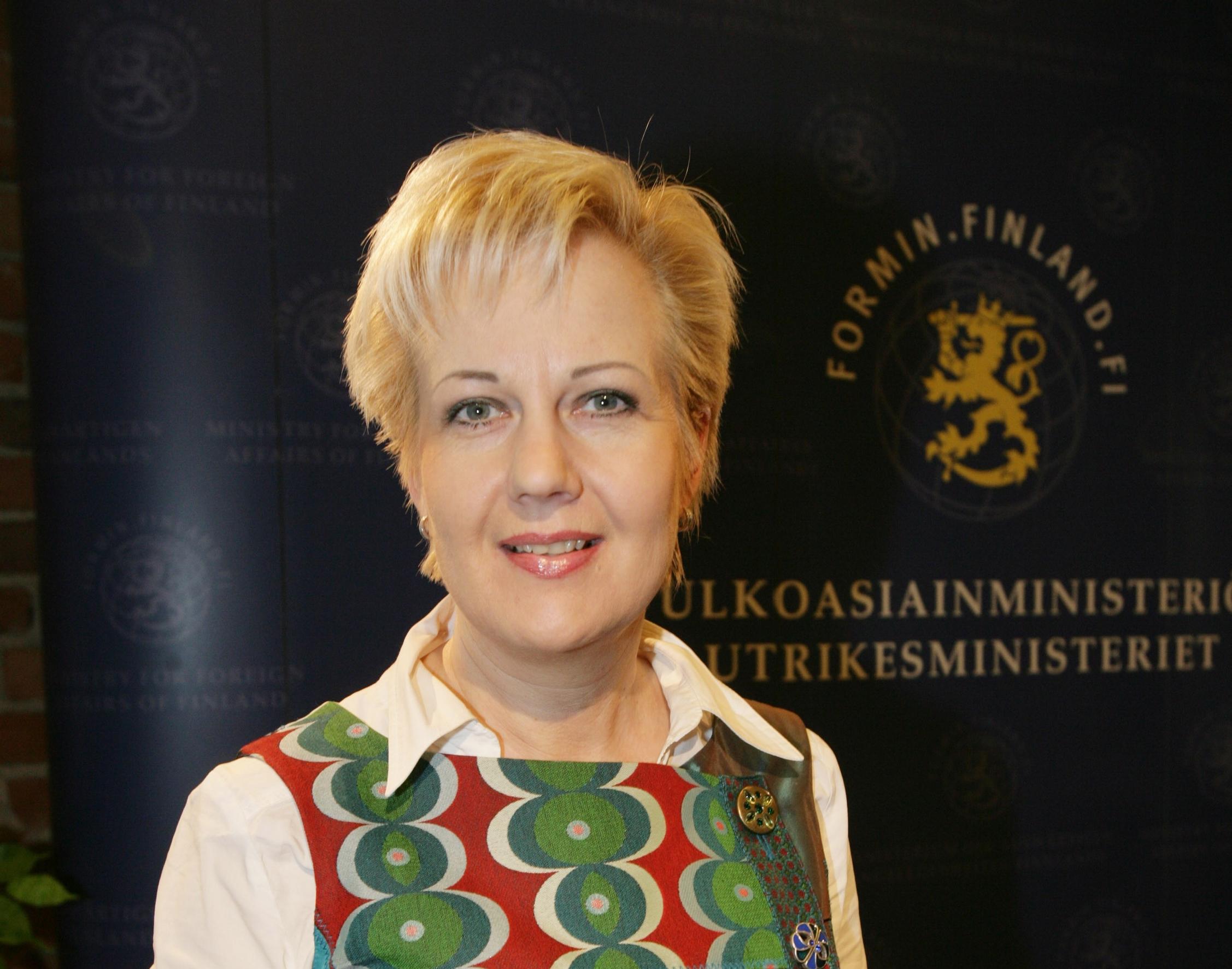 Ugandassa puuhaillut ex-ministeri Suvi Lindén muistetaan myös näistä kohuista 