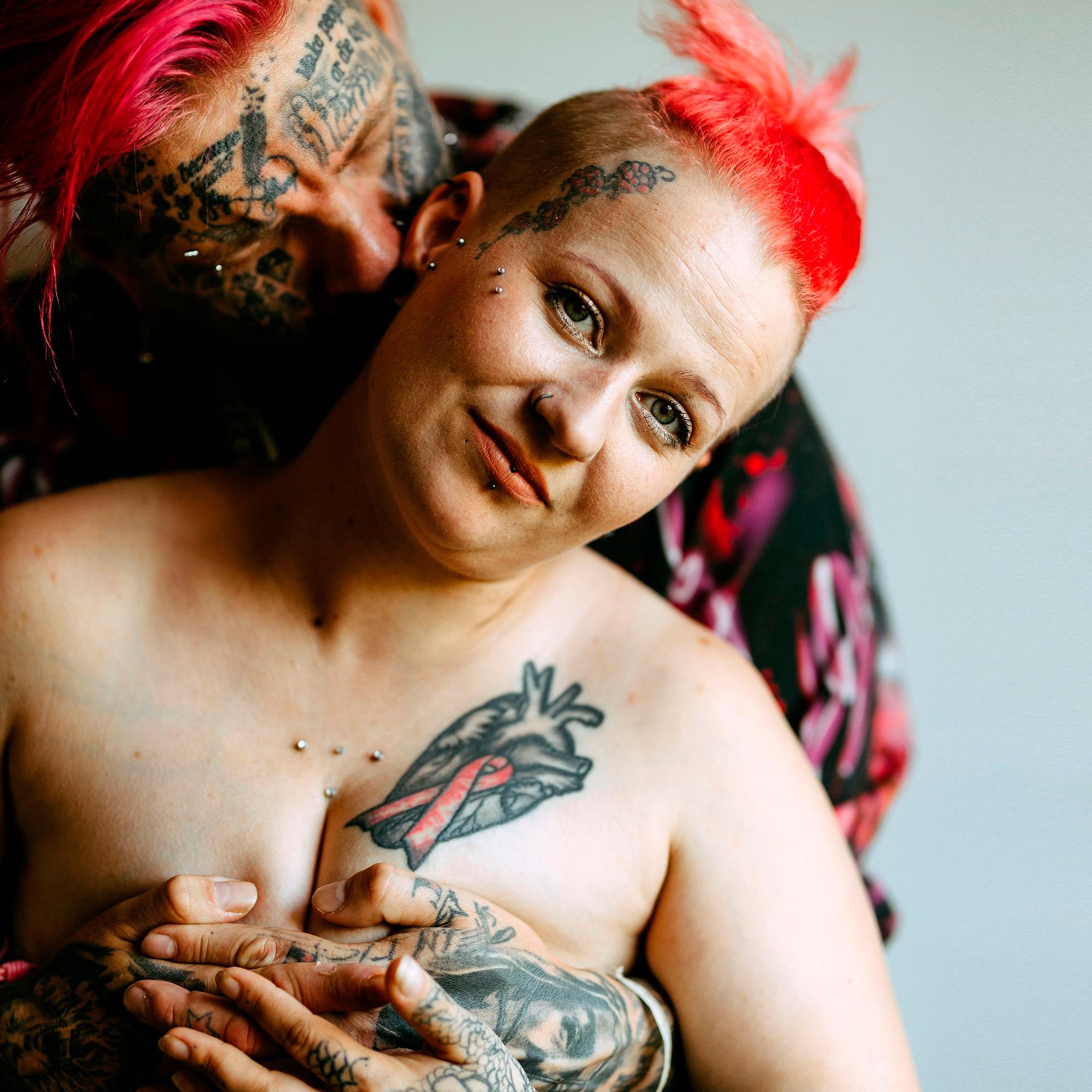 Kun Teuvon ja Elinan lapset ovat hoidossa, he käynnistävät kamerat ja kuvaavat Onlyfans-videoita – ”Alkuaikoina saatoimme harrastaa seksiä jopa 16 tuntia päivässä”