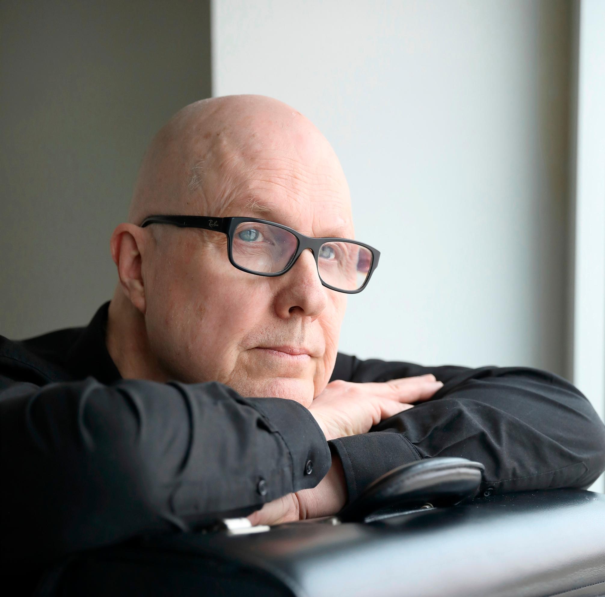 Ristikkomies Erkki Vuokila laatii ristikoita ja säveltää