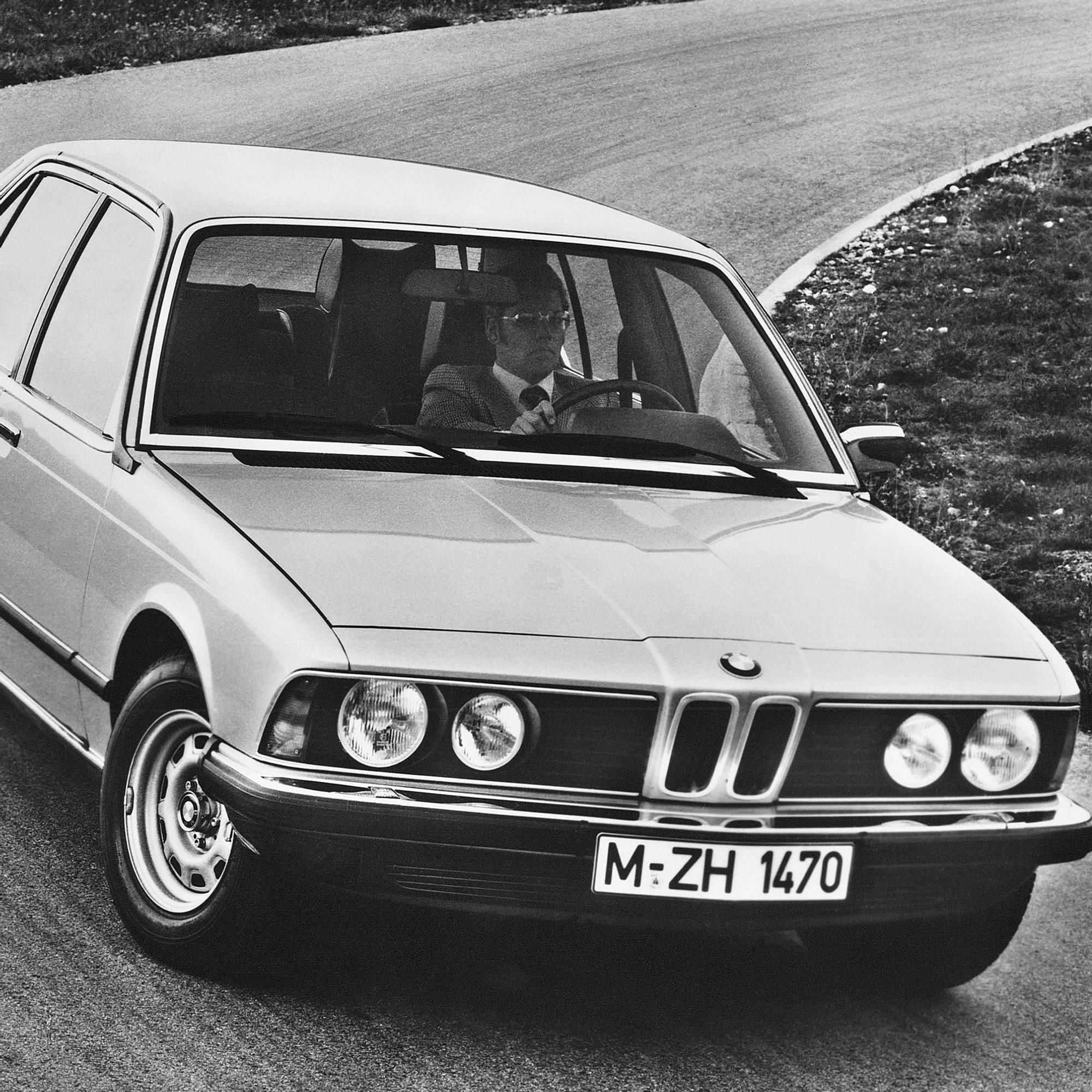 Retroautot upeissa kuvissa: 10 x klassikko – Suurimmat takasiivet, kaunein kissapeto ja Hannu Mikkolan 1987 safarirallin voittomalli