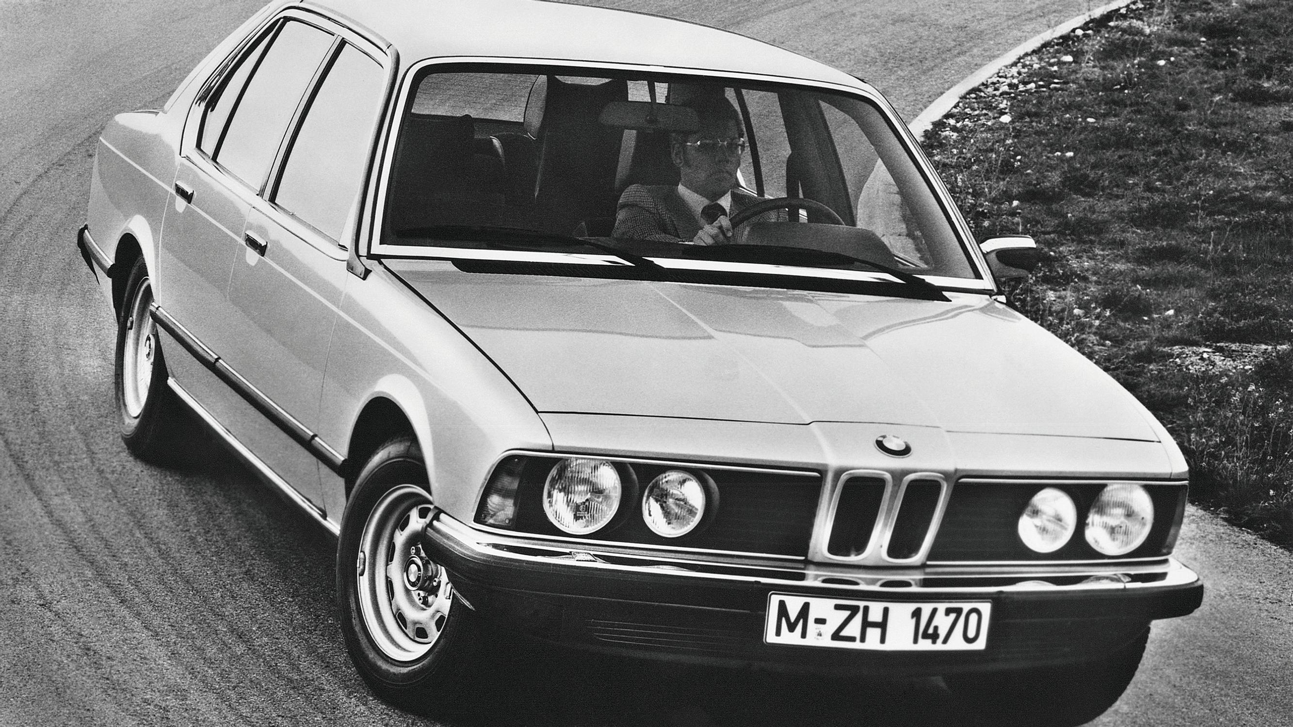 Retroautot upeissa kuvissa: 10 x klassikko – Suurimmat takasiivet, kaunein kissapeto ja Hannu Mikkolan 1987 safarirallin voittomalli