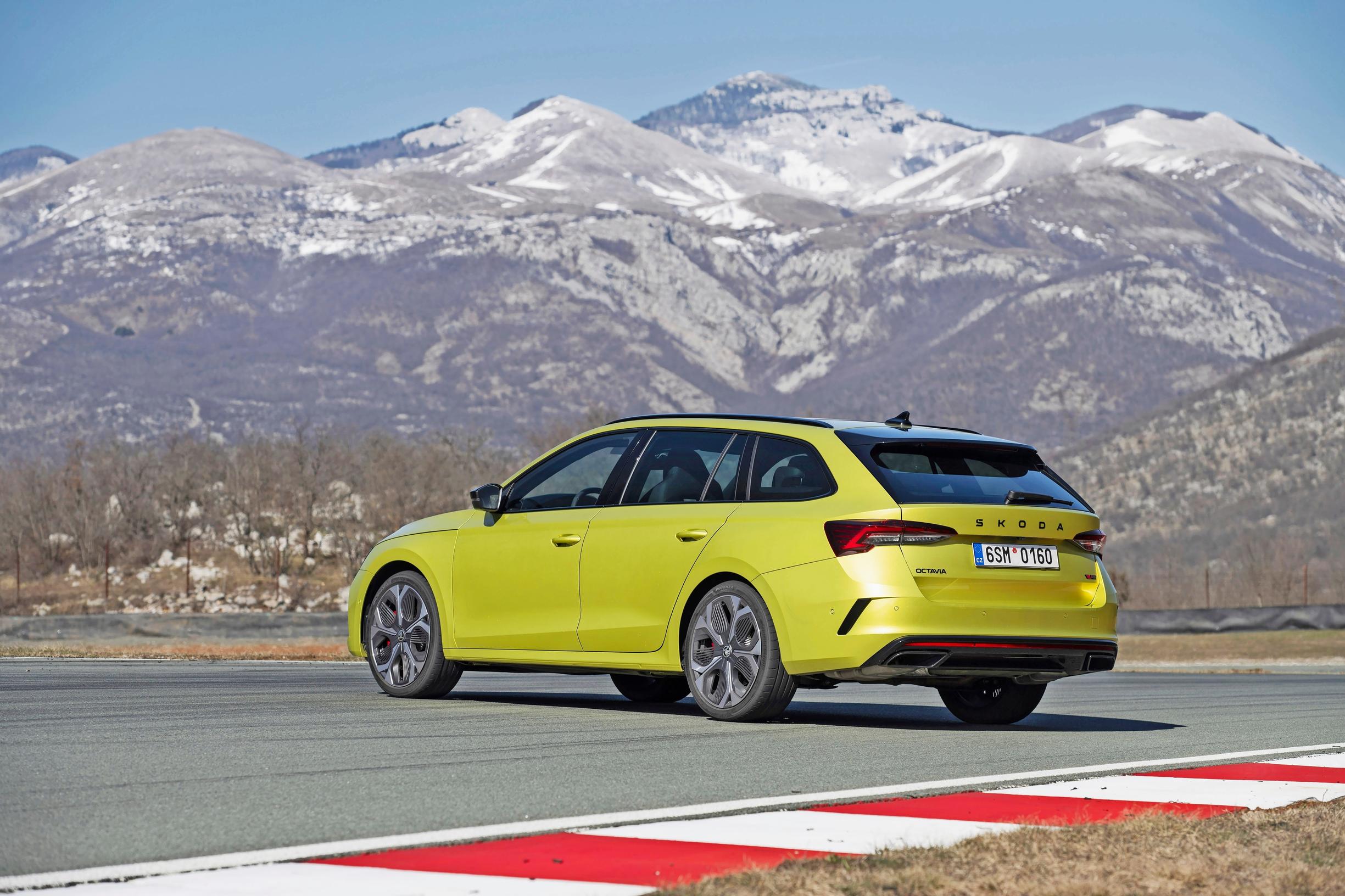 Škoda Octavia 2.0 TSI RS on etenkin farmarikorisena aina ollut sopivan piilosportti, joka ei isottele olemuksellaan.