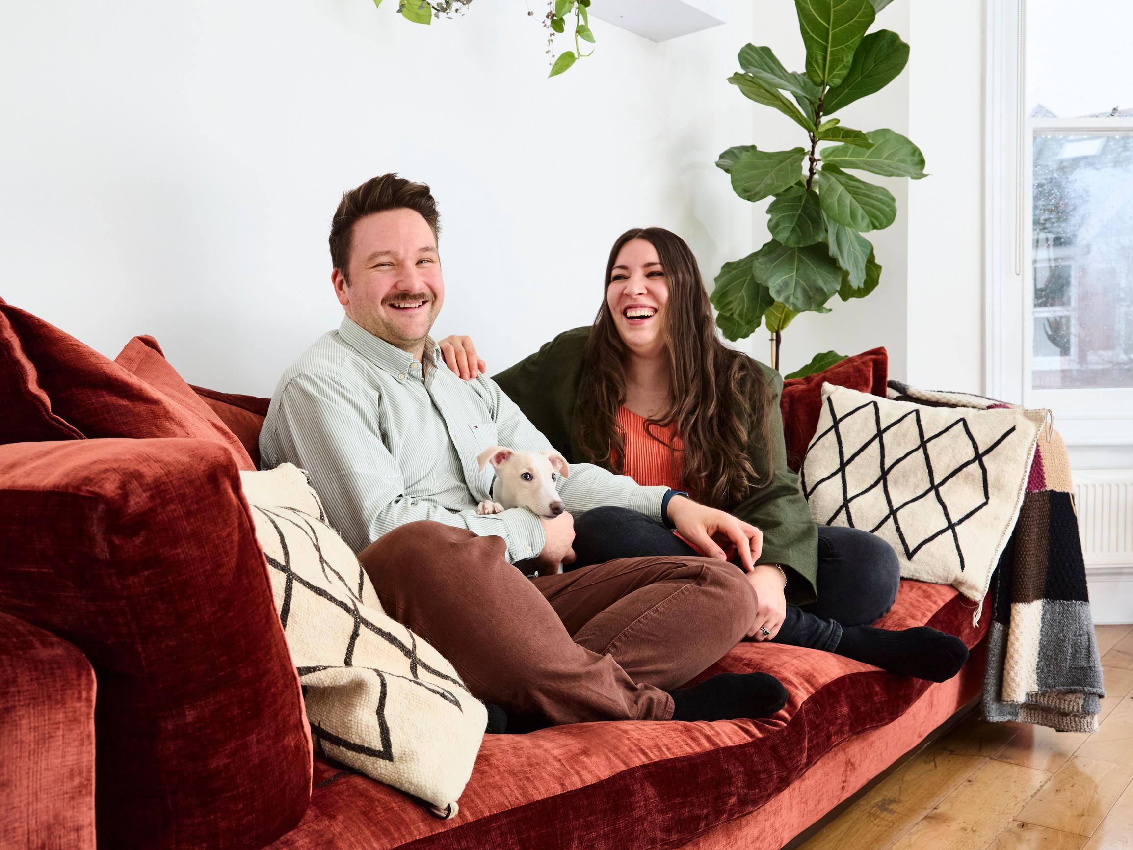 Sarah lähetti somessa vahingossa viestin väärälle Robertille – Siitä alkoi suomalaisen ja walesilaisen erikoinen rakkaustarina