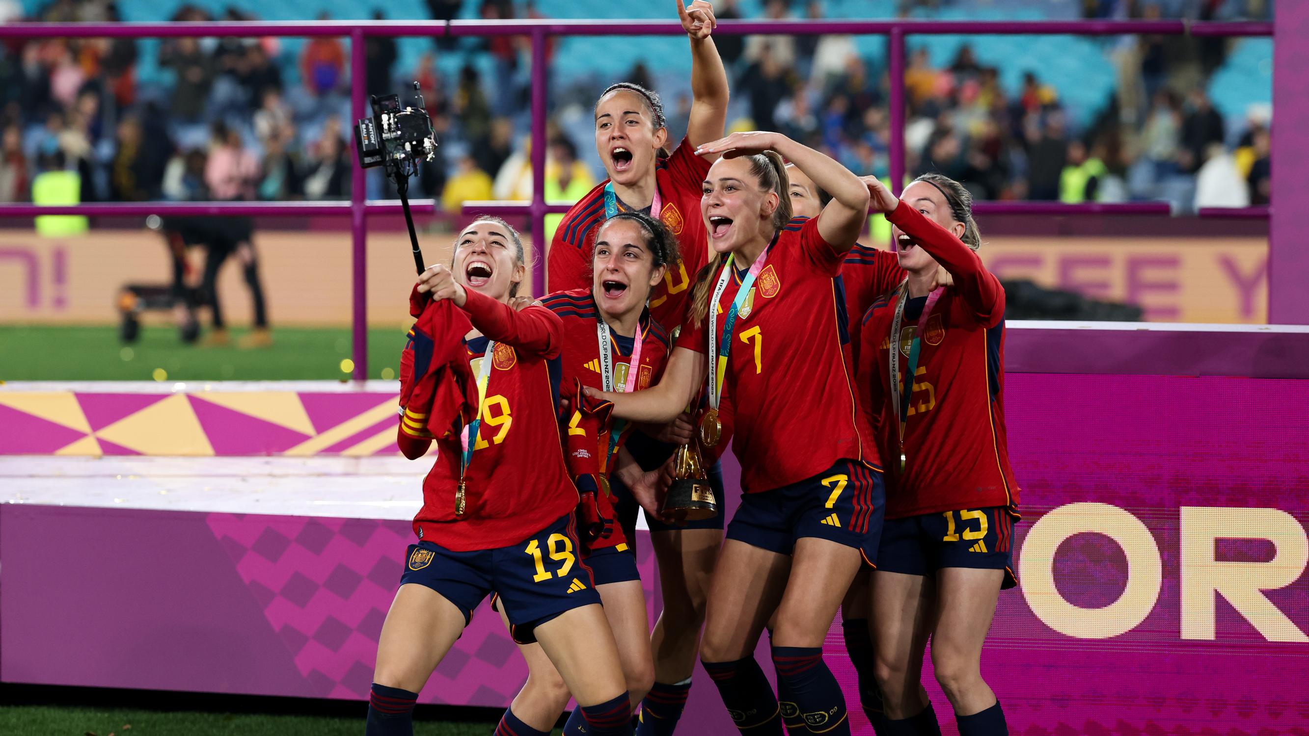 Jalkapallo kasvaa maailmalla naisten sarjoissa, mutta Suomi nukkuu: ”Missä ovat investoinnit?”