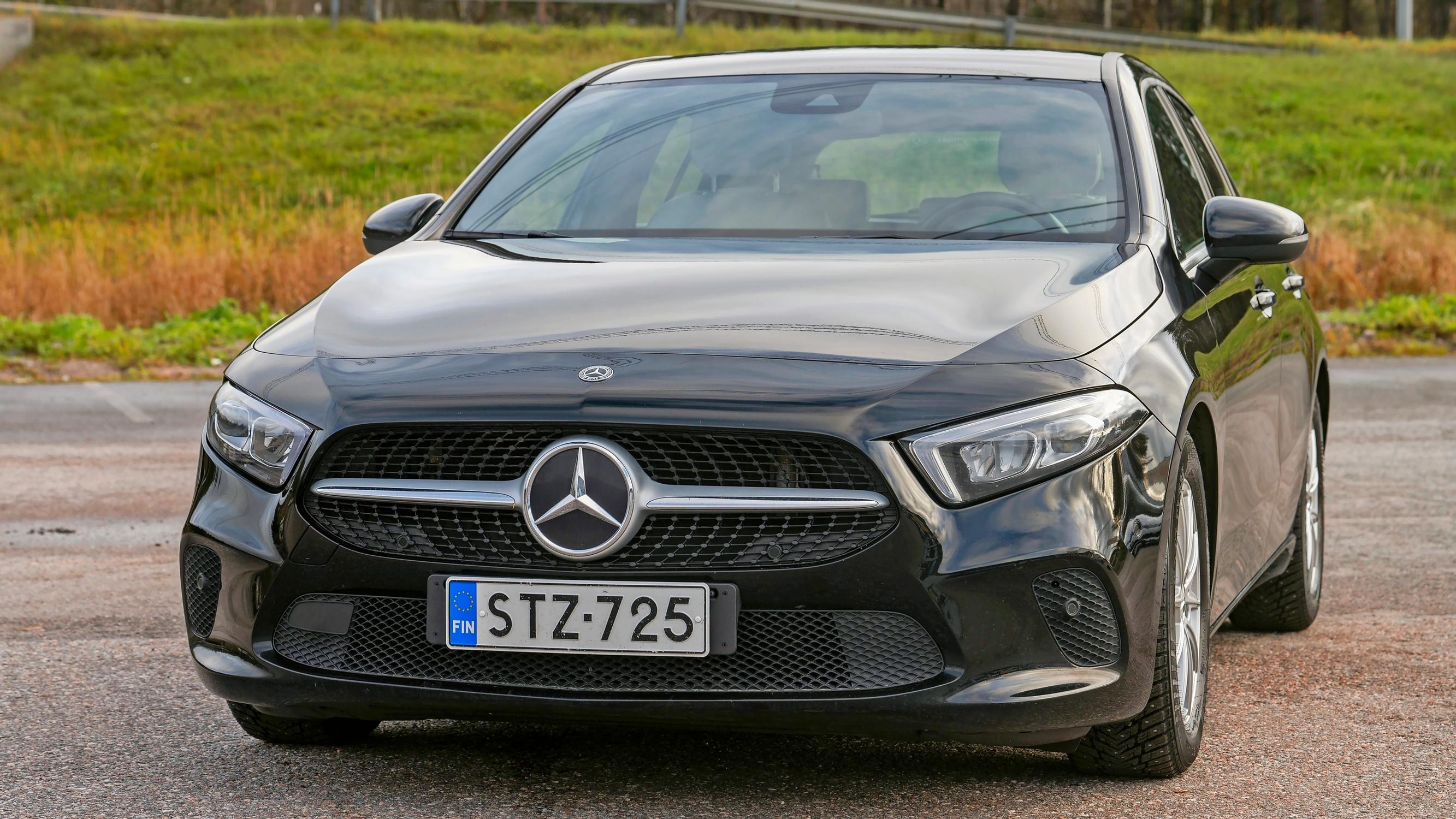 Suomessa tehty Mercedes-Benz A 180 vm. 2019 – Näyttävää mutta kompaktin kokoista autoa etsivälle ostajalle – hinnassa pientä premium-lisää