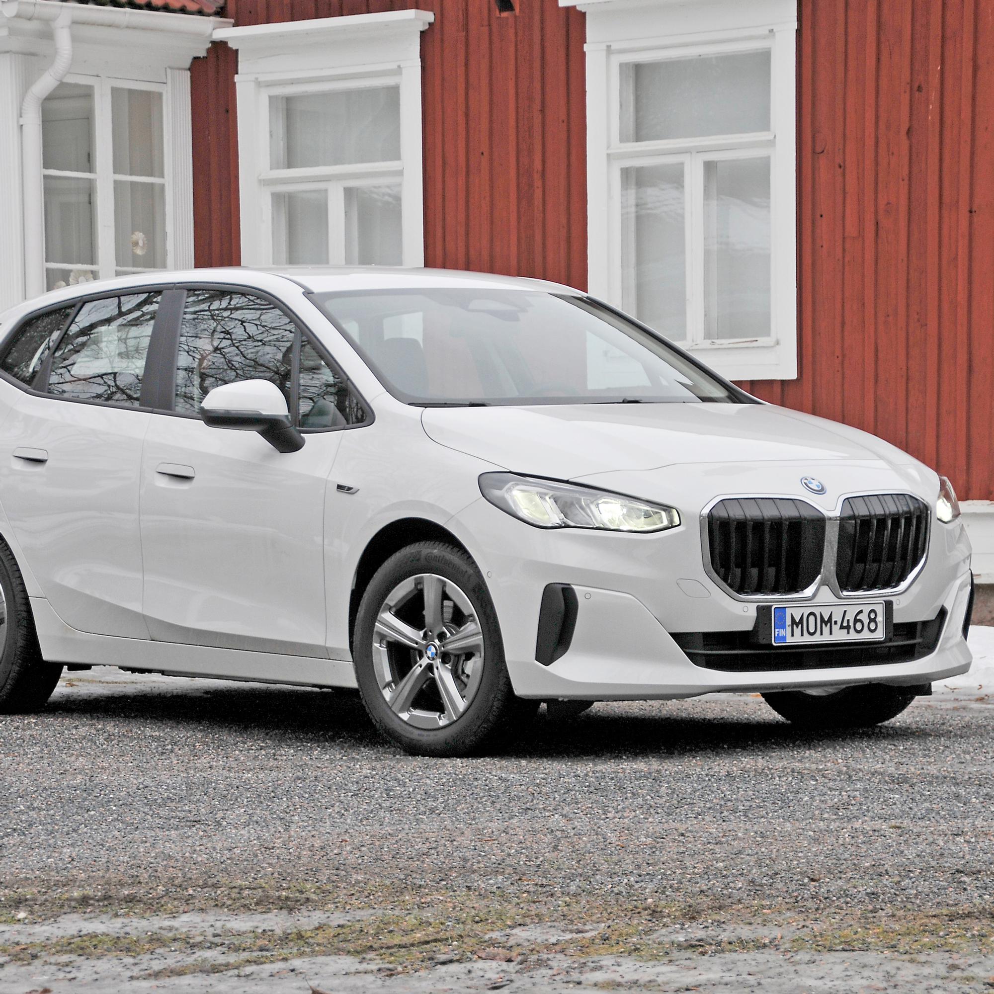 BMW 225e Active Tourer xDrive Charged Edition – Harvinaisen onnistunut toteutus