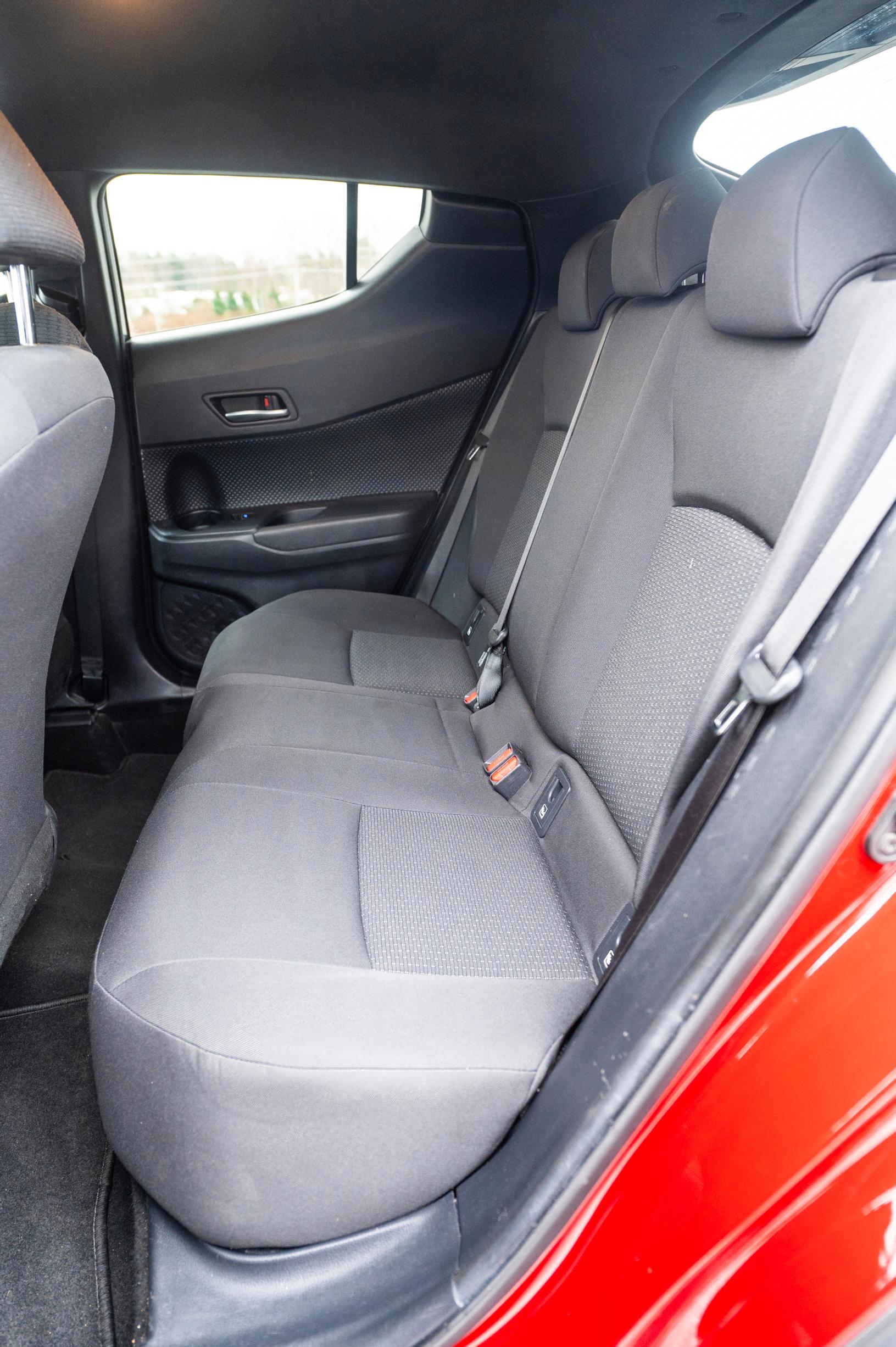 Toyota CH-R 1.2 T Intense takapenkki