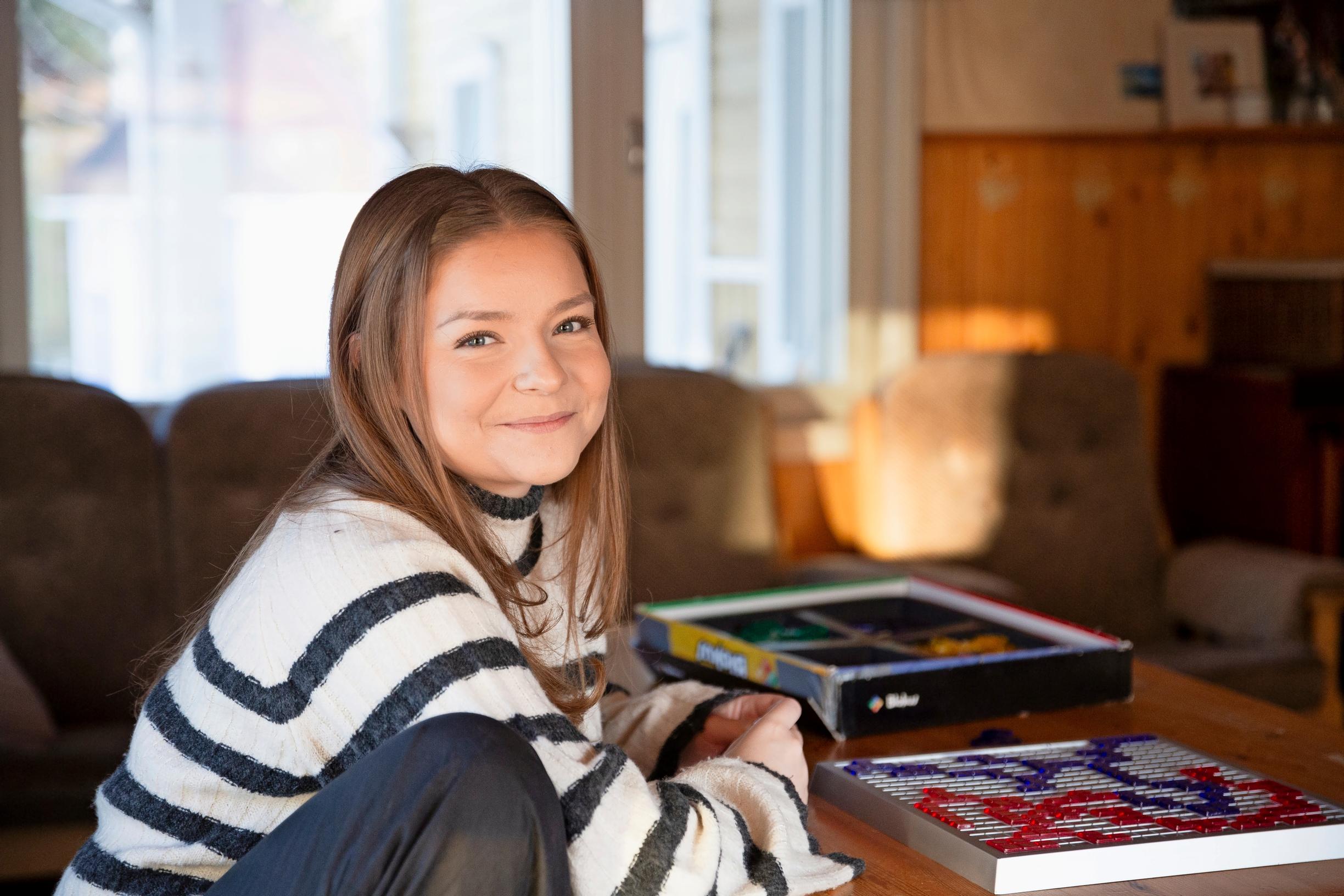 Yksinhuoltajaisä Antin tytär Anniina vietti tasapainoisen ja turvallisen lapsuuden isänsä hoivissa. Myös isän kihlatusta Annesta tuli hänelle tärkeä ihminen.