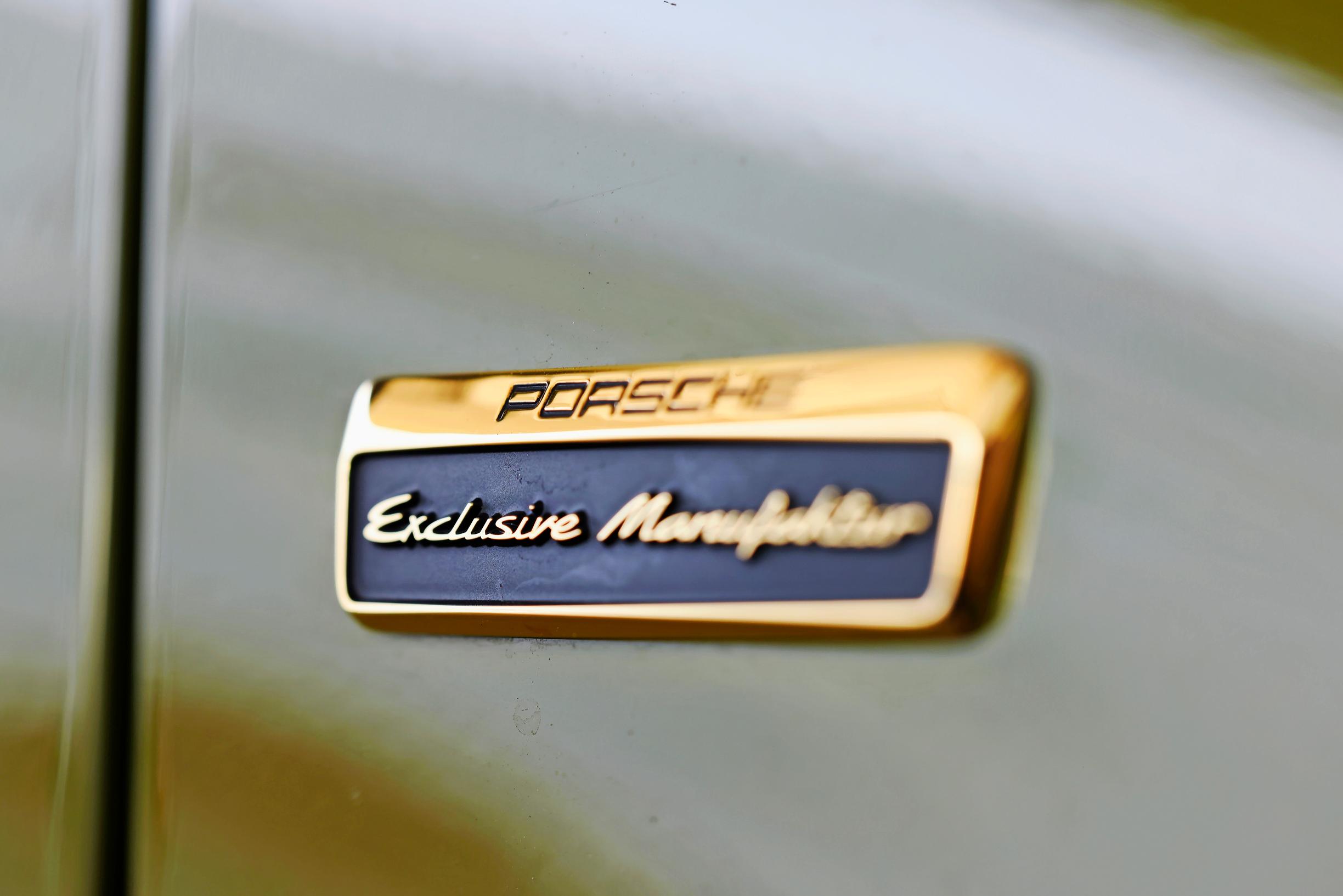 Porsche 911 Spirit 70:n Exclusive Manufaktur -kyltti kertoo Porschen räätälöintipalvelusta.