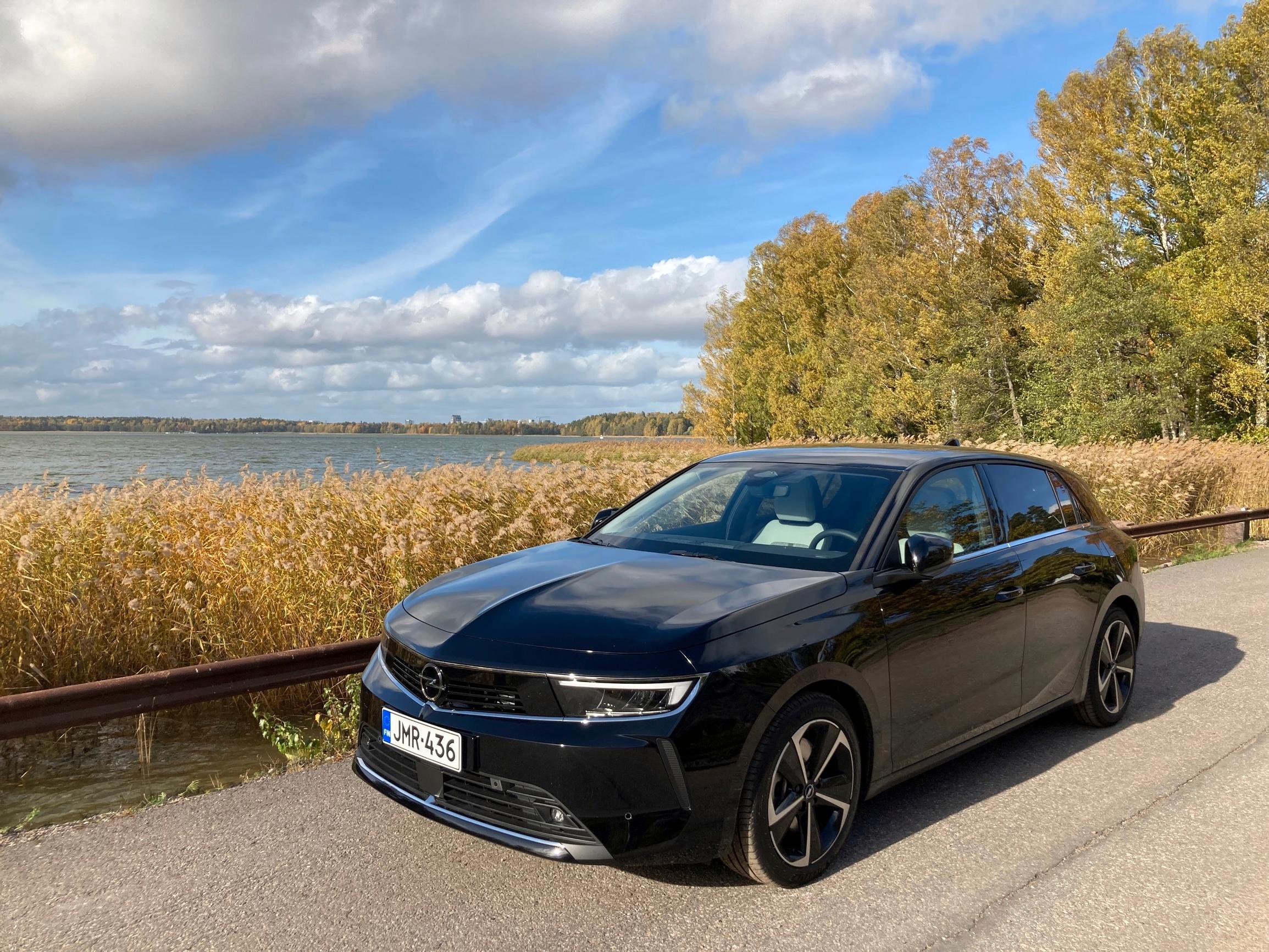 Käyttötesti 600 km: Opel Astra Innovation Plus 180 A PHEV – Laadun tuntu ja voimalinjan sulava toiminta tekevät heti vaikutuksen