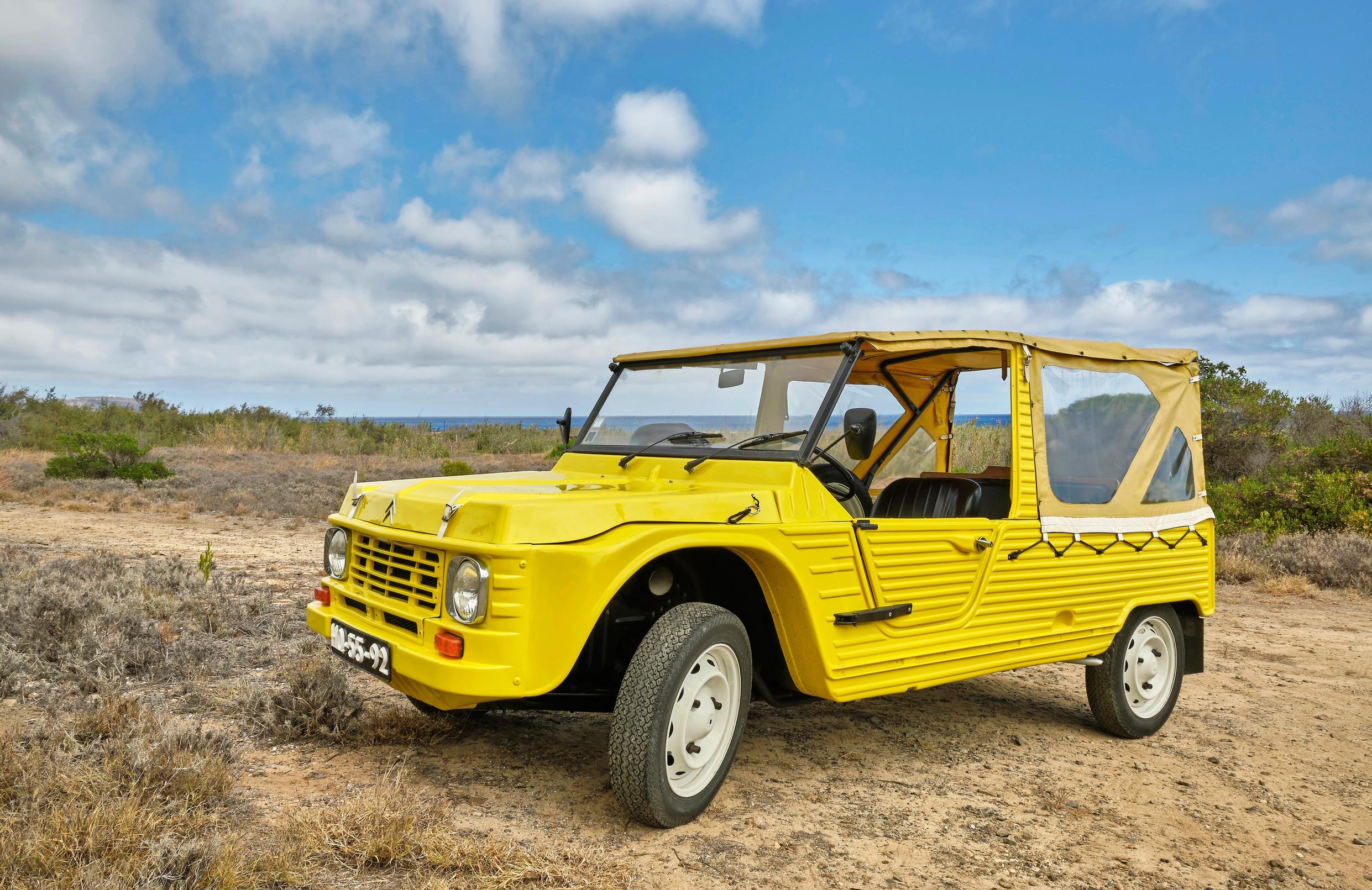 Citroën Mehari. Jos kiikarissa on mahdollisimman boheemi kesäkinneri, niin tätä Citikkaa on vaikea ohittaa.