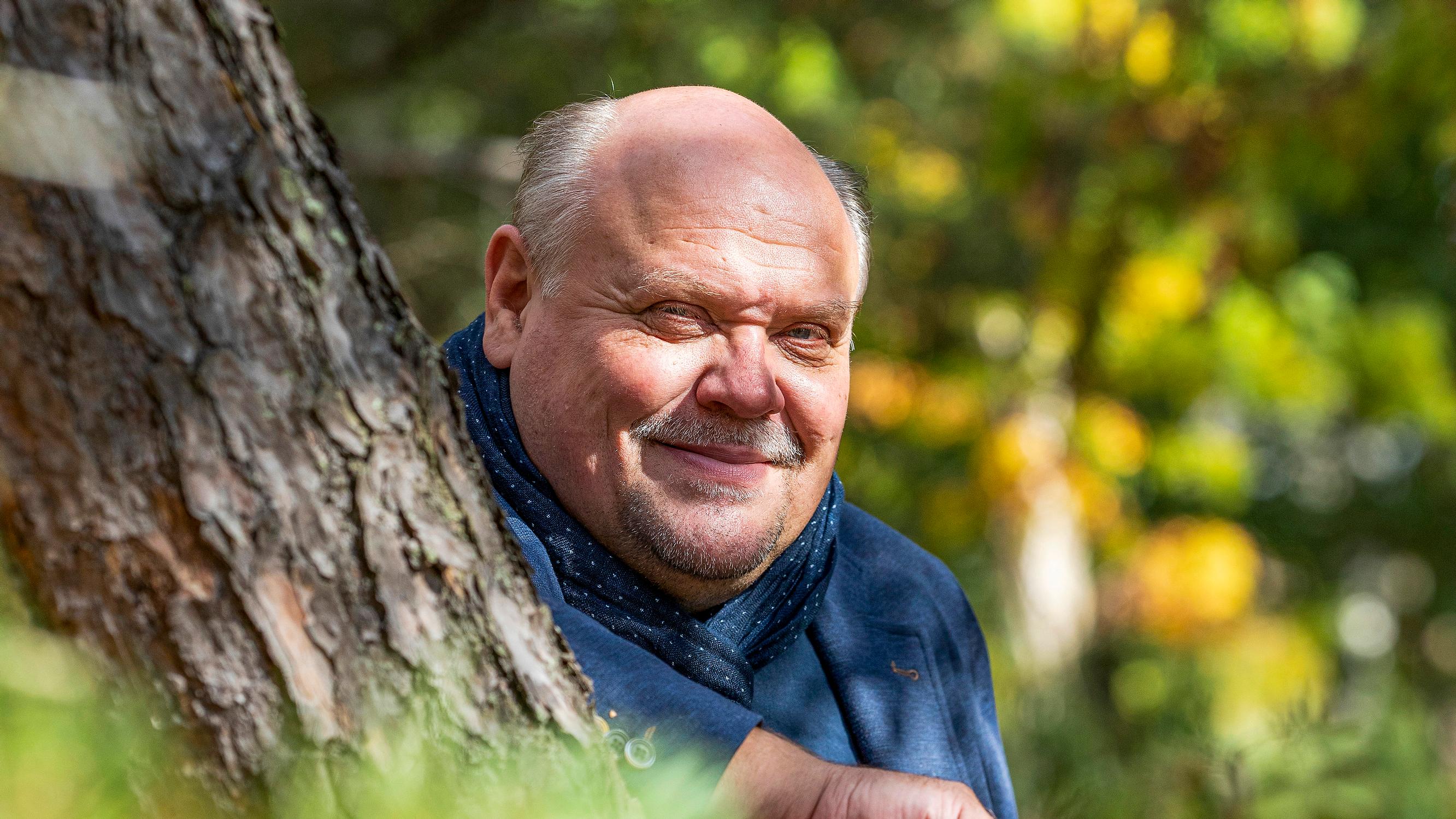 Näyttelijä Hannu-Pekka Björkman inspiroituu matkoista outojen asioiden perässä: "Kun innostun jostakin maasta, tahdon saada sen kerralla haltuun"