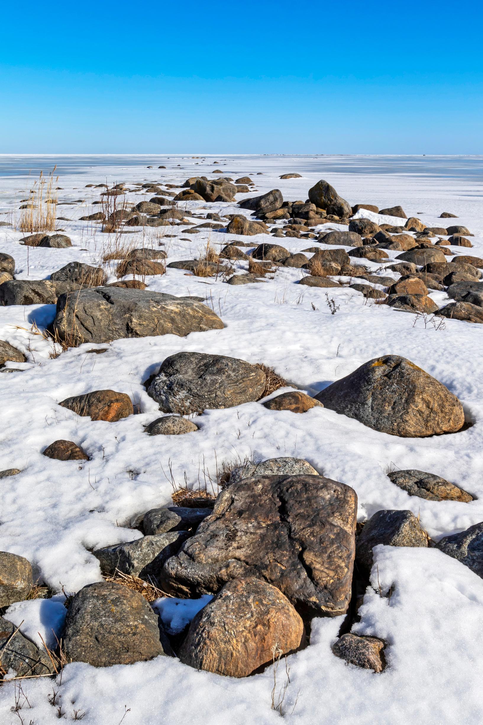 Merenkurkku on yksi maailman kivikkoisimmista saaristoista. Uusia, pitkänomaisia saaria nousee merestä edelleen vanhojen sulautuessa toisiinsa ja mantereeseen.