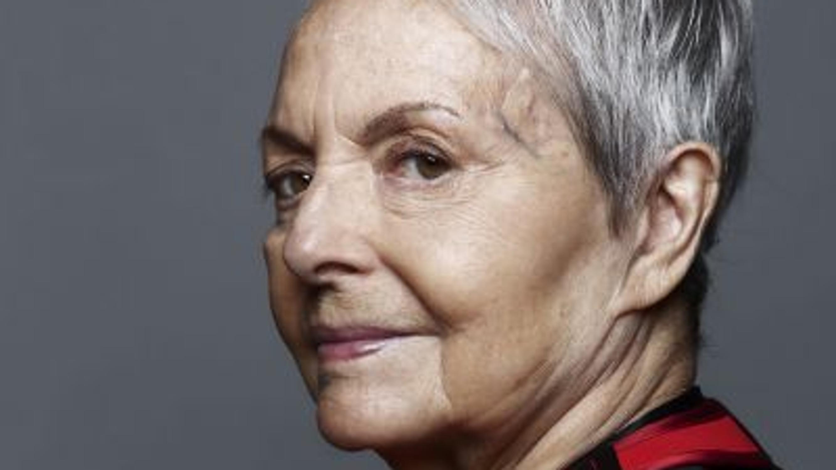 Anneli Sauli – Sivullinen keskellä