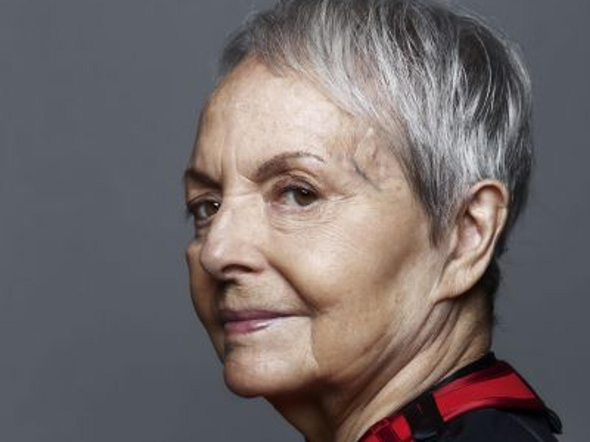 Anneli Sauli – Sivullinen keskellä