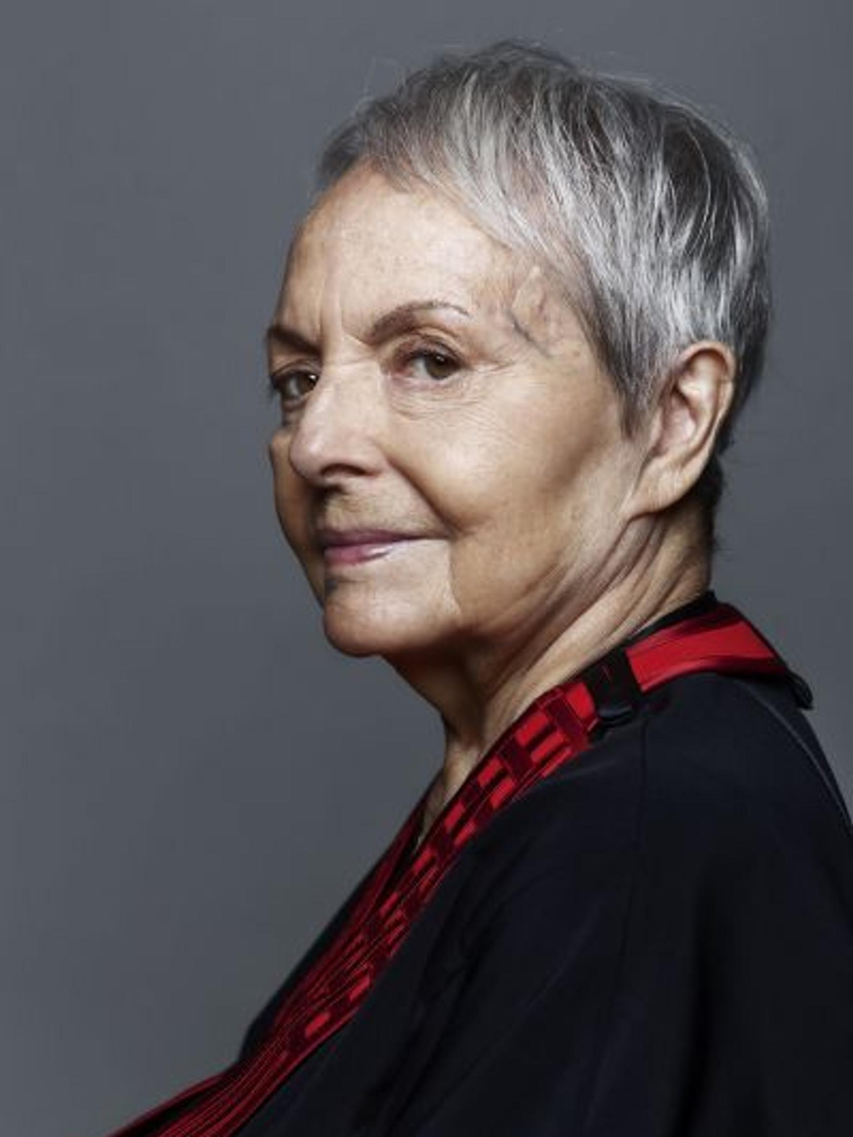 Anneli Sauli – Sivullinen keskellä