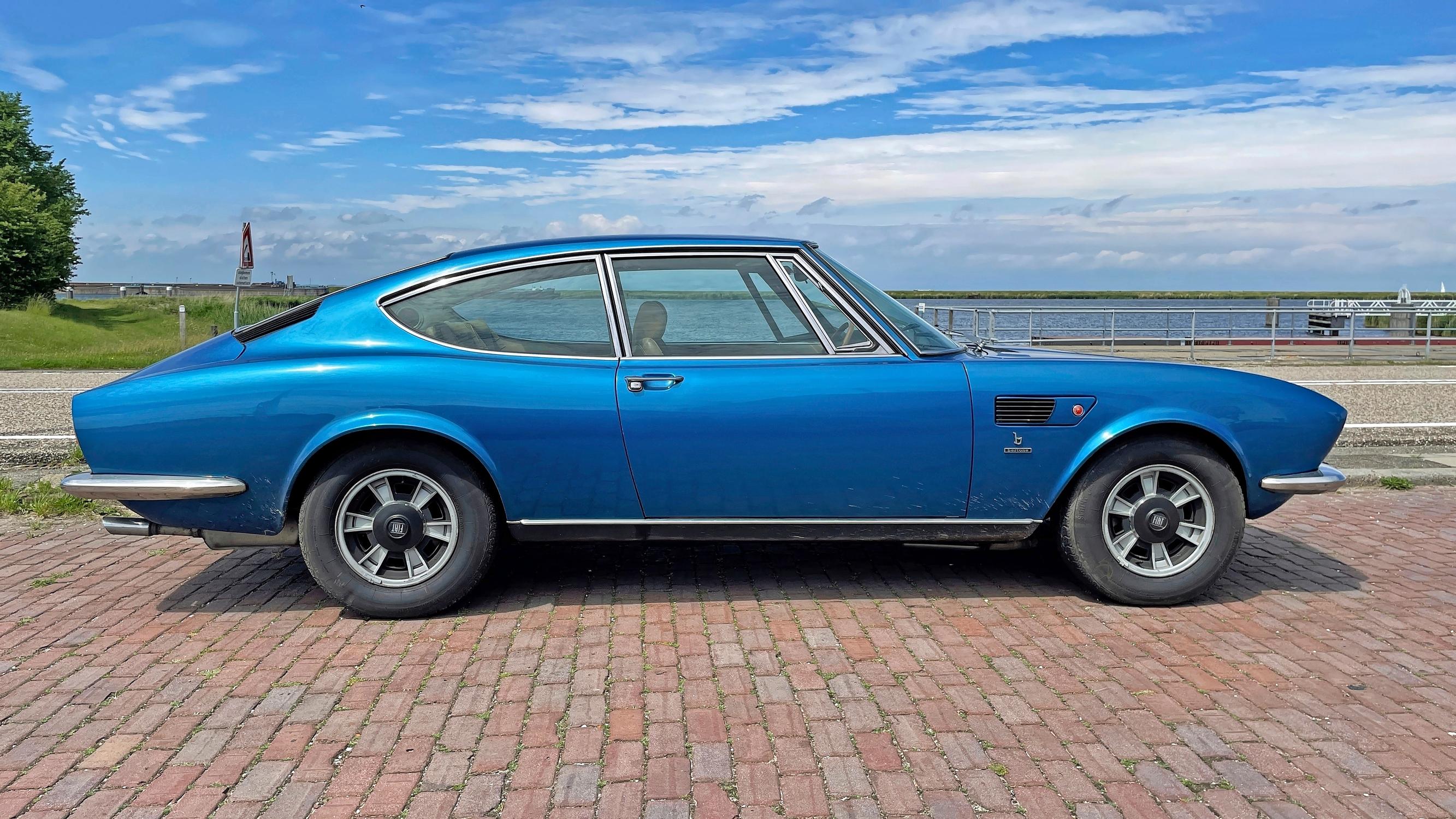 Fiat Dino on klassinen coupé, jota voi pitää Ferrarien pikkuserkkuna. Tehtiin myös avomallina.