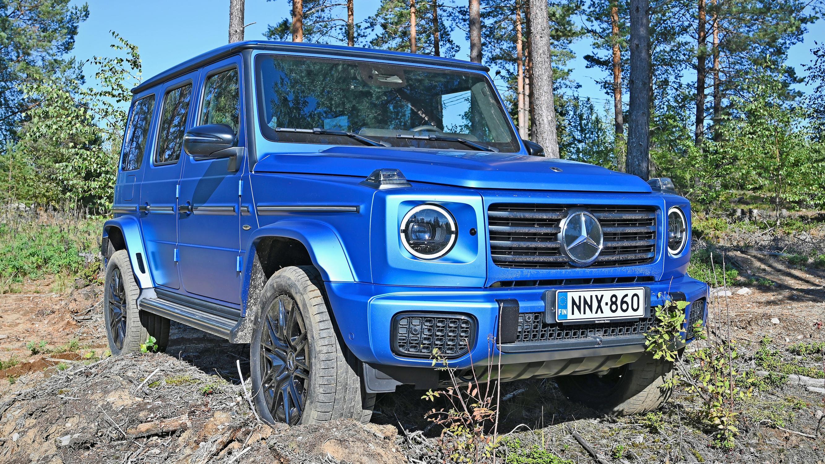 Mercedes-Benz G 580 EQ – Yksi aitojen maastoautojen ikonisimmista kiintotähdistä saa nyt myös sähköä sisuksiinsa