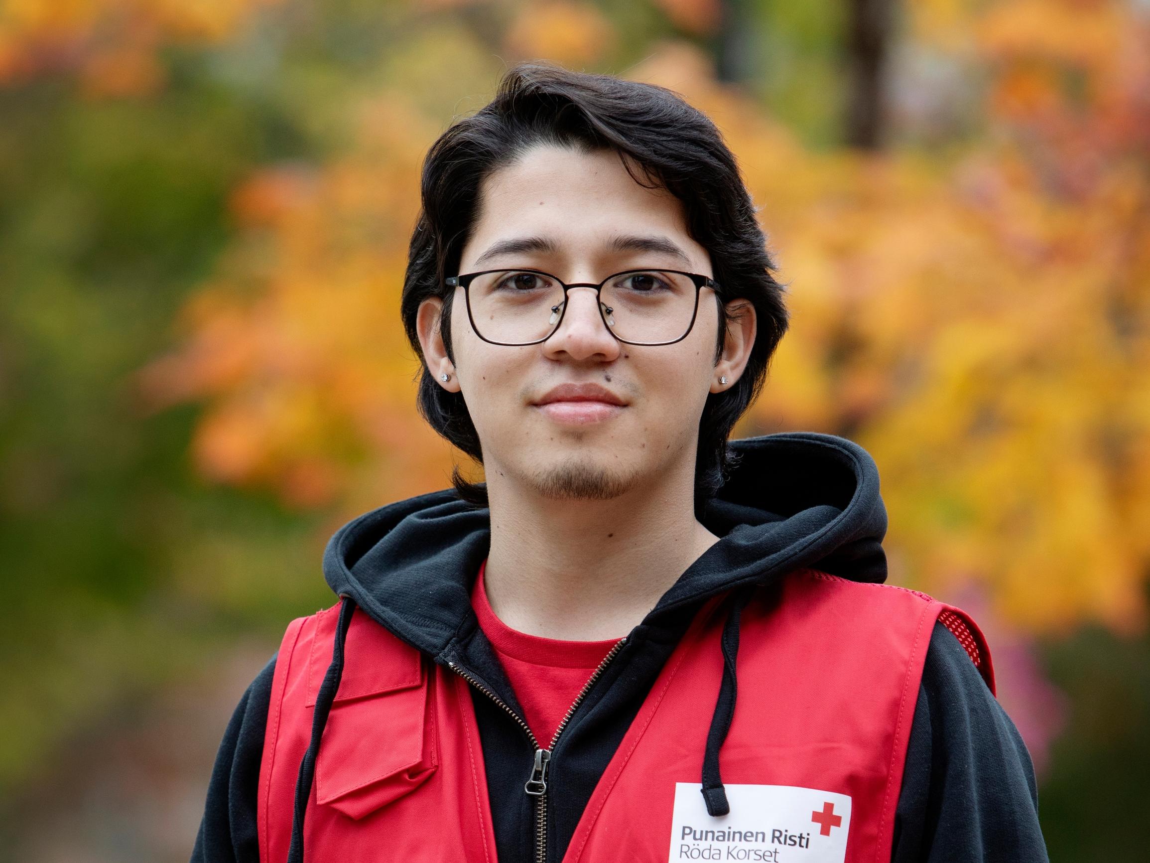 Kiintiöpakolaisena Suomeen saapunut Morteza auttaa nyt muita – Punaisen Ristin nälkäpäiväkeräys 23.–25.9.